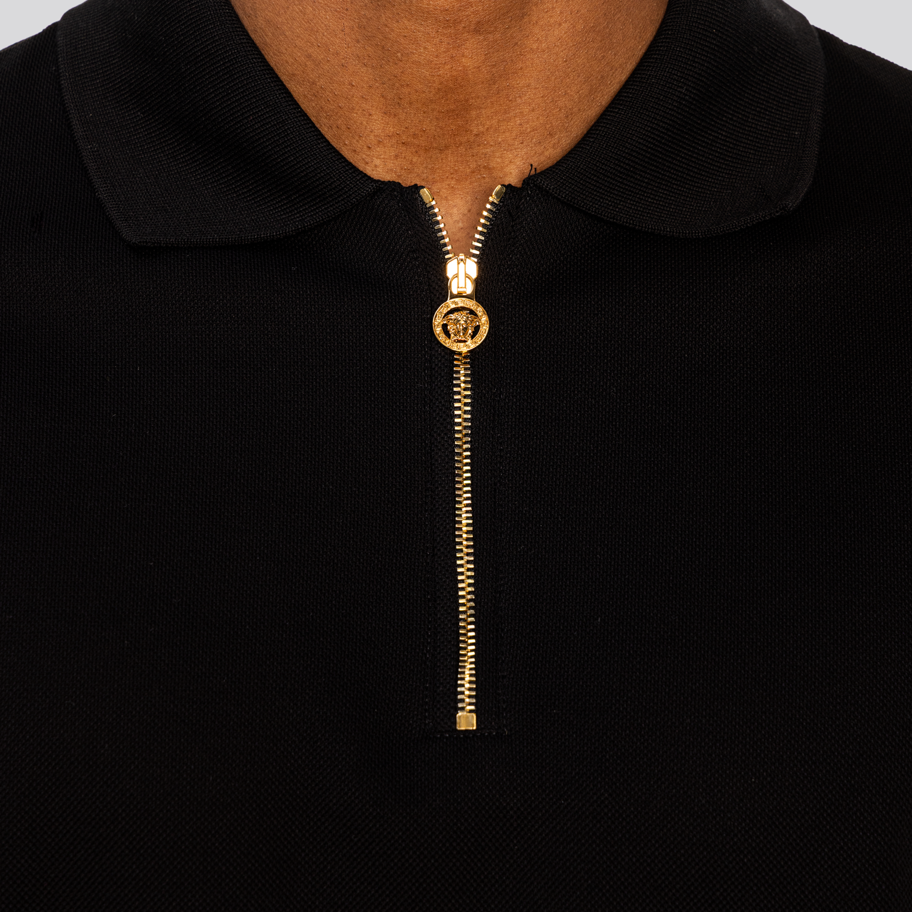 Camiseta Tipo Polo Negra Versace Gold Zip