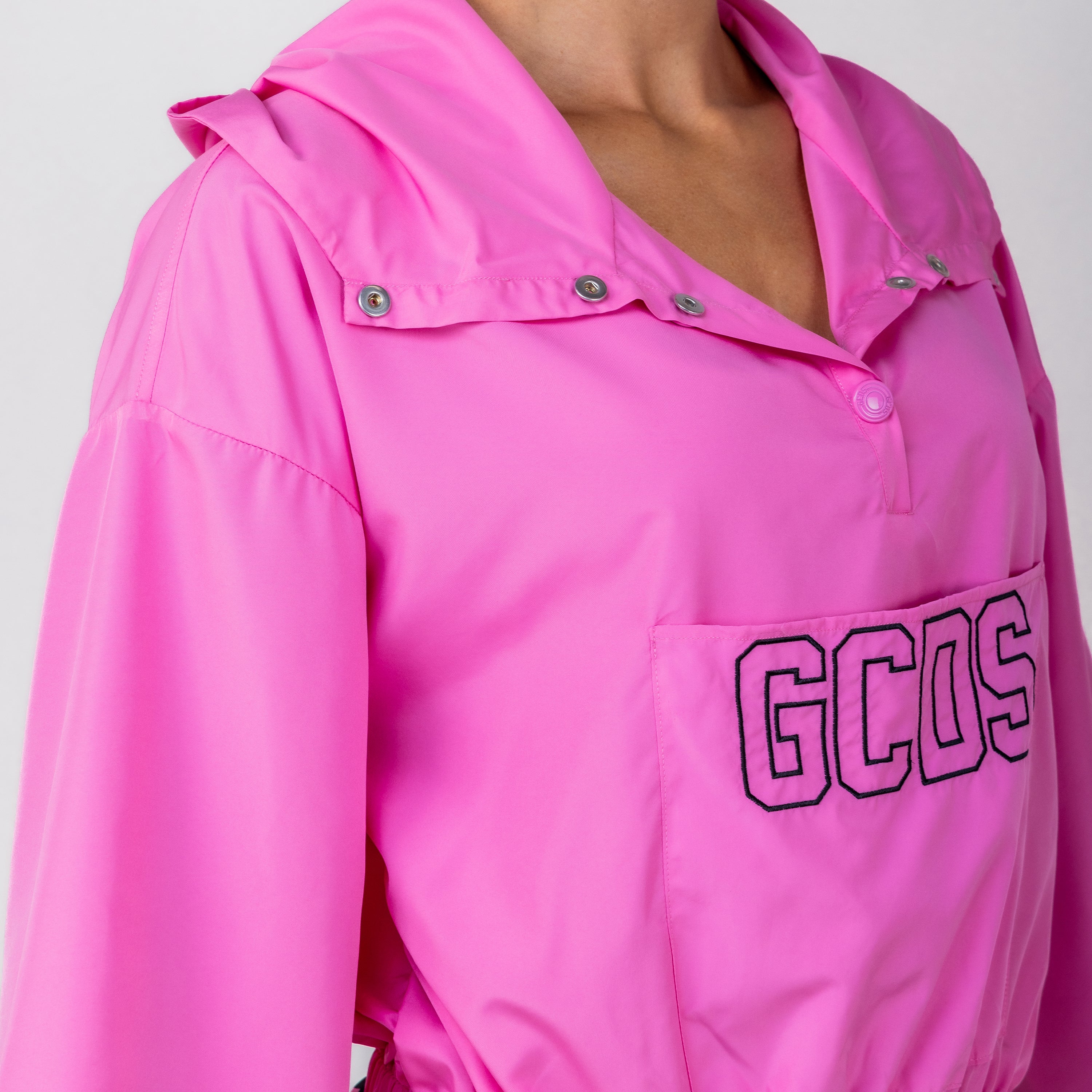 Buzo Rosado GCDS Logo