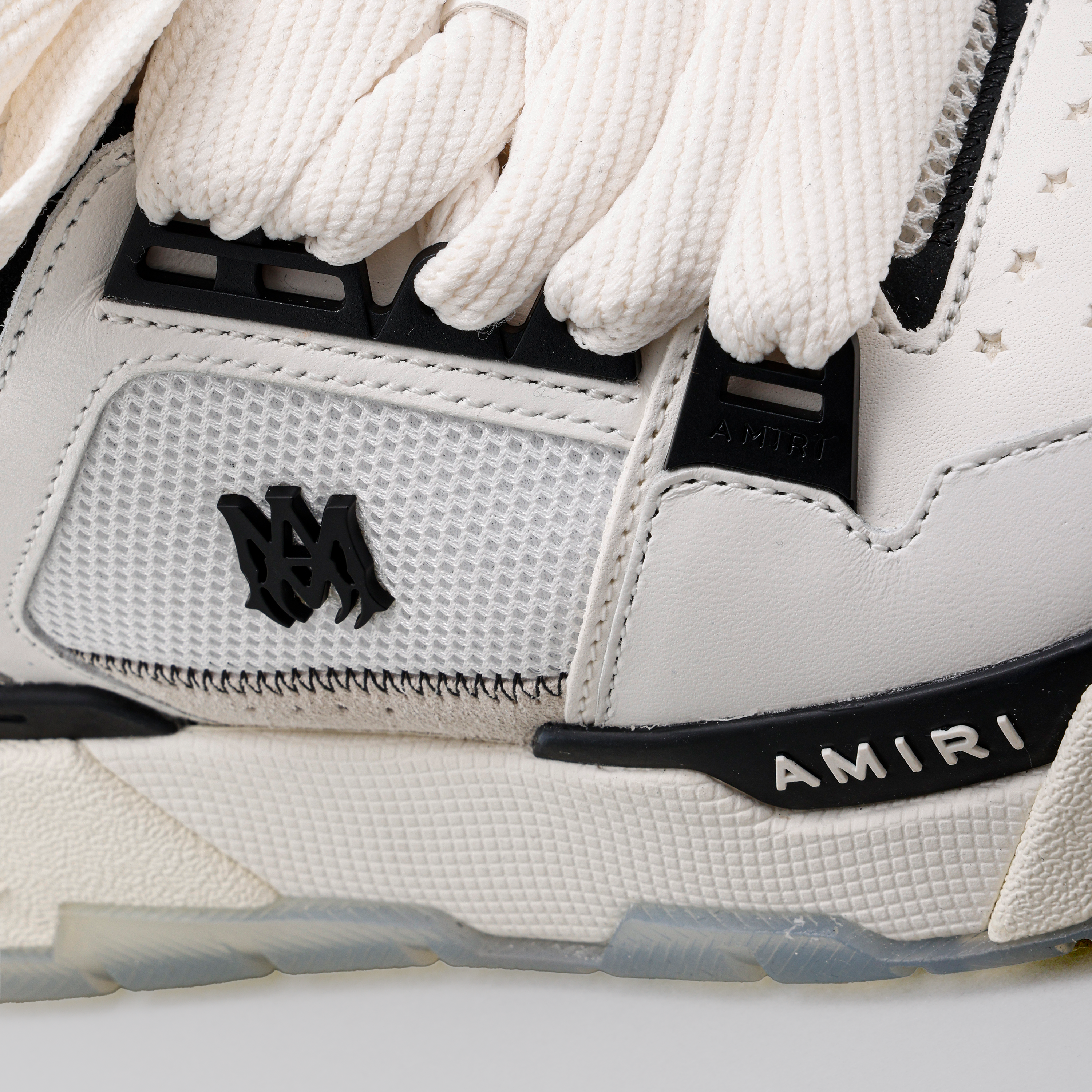 Sneakers Blancos Negros AMIRI MA-1