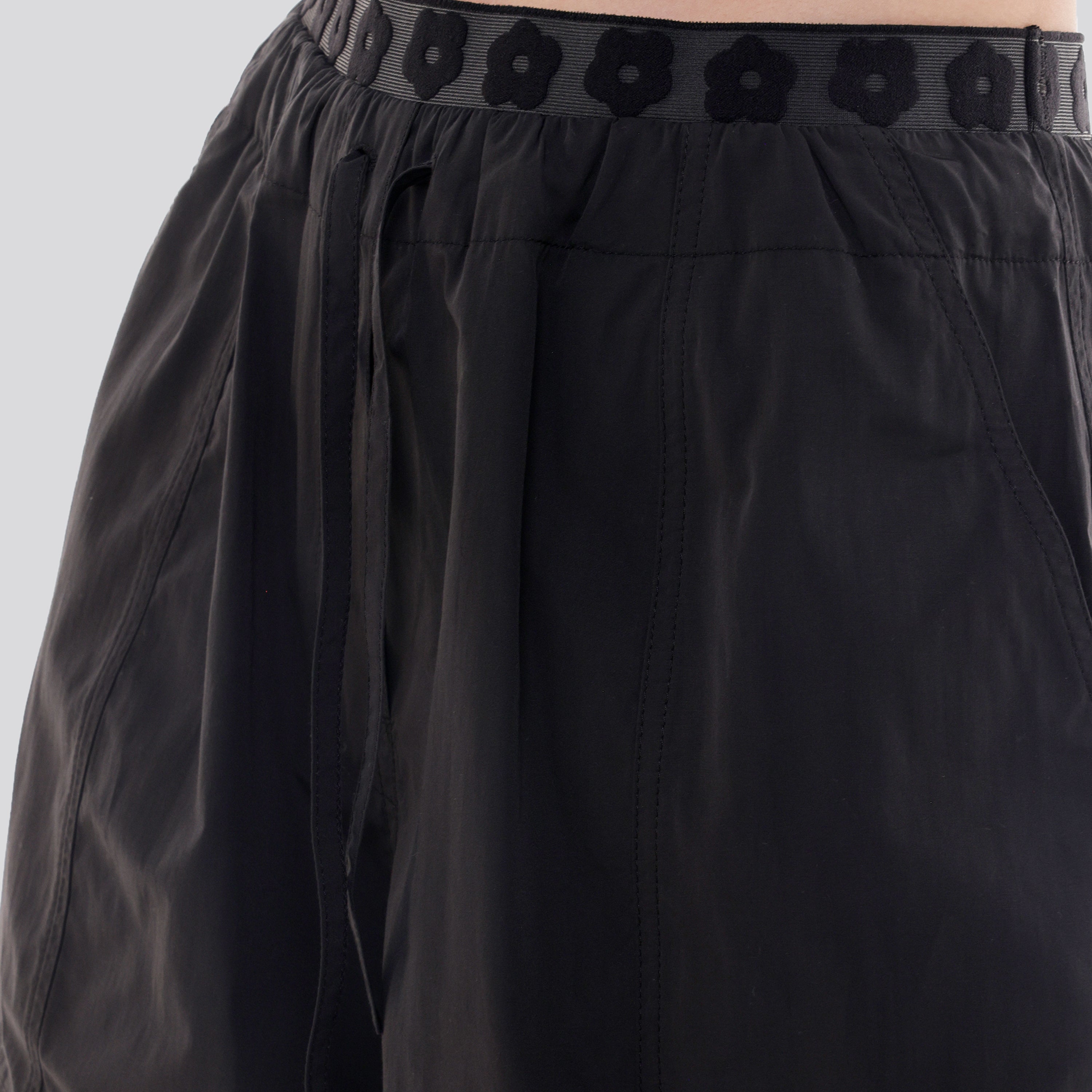 Short Negro Kenzo Flower