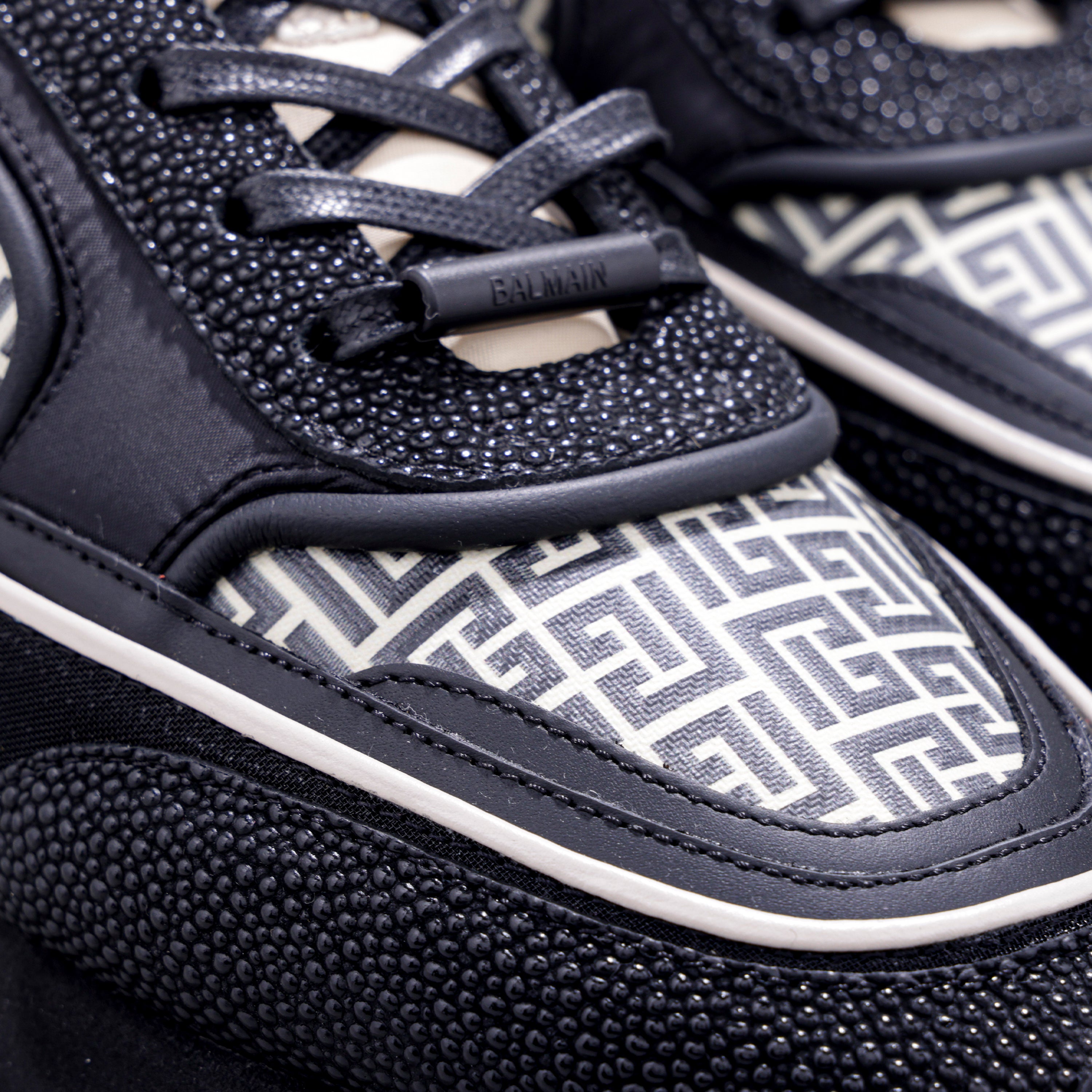 Sneakers Negros Dorado Balmain