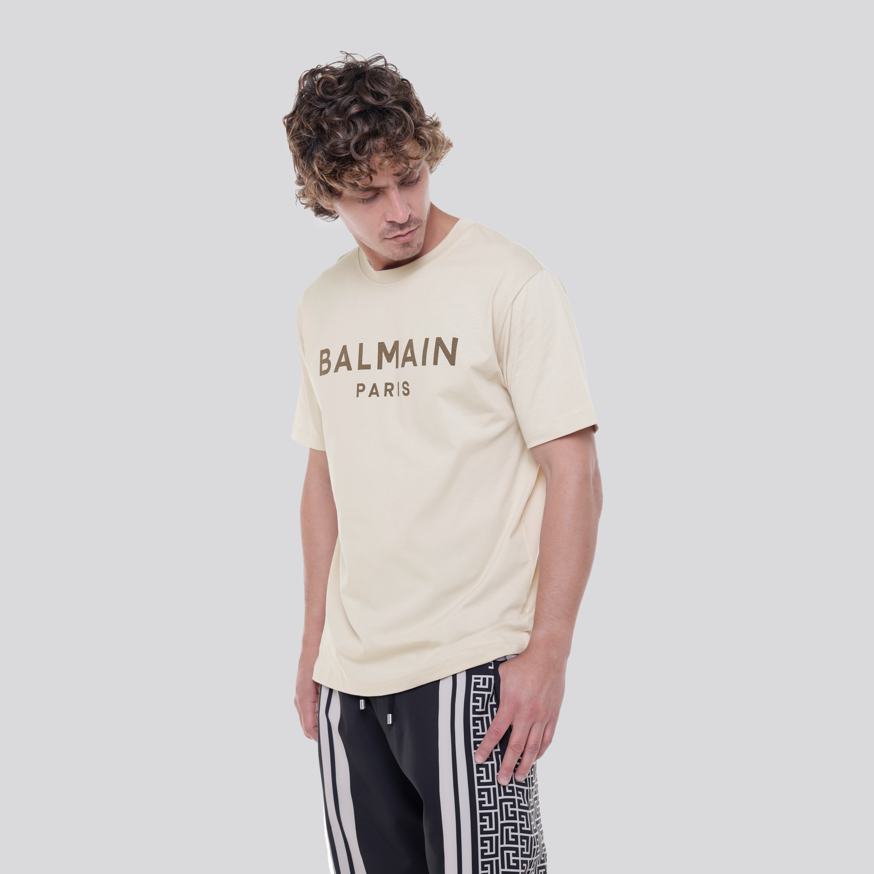 Camiseta Beige Balmain Paris Logo Gold