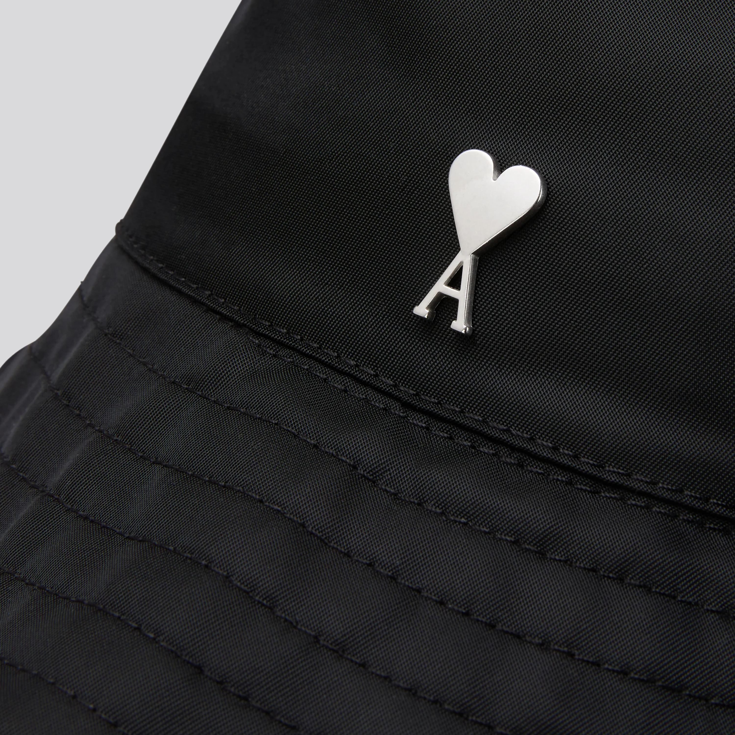 Gorro Negro Ami Paris Coeur