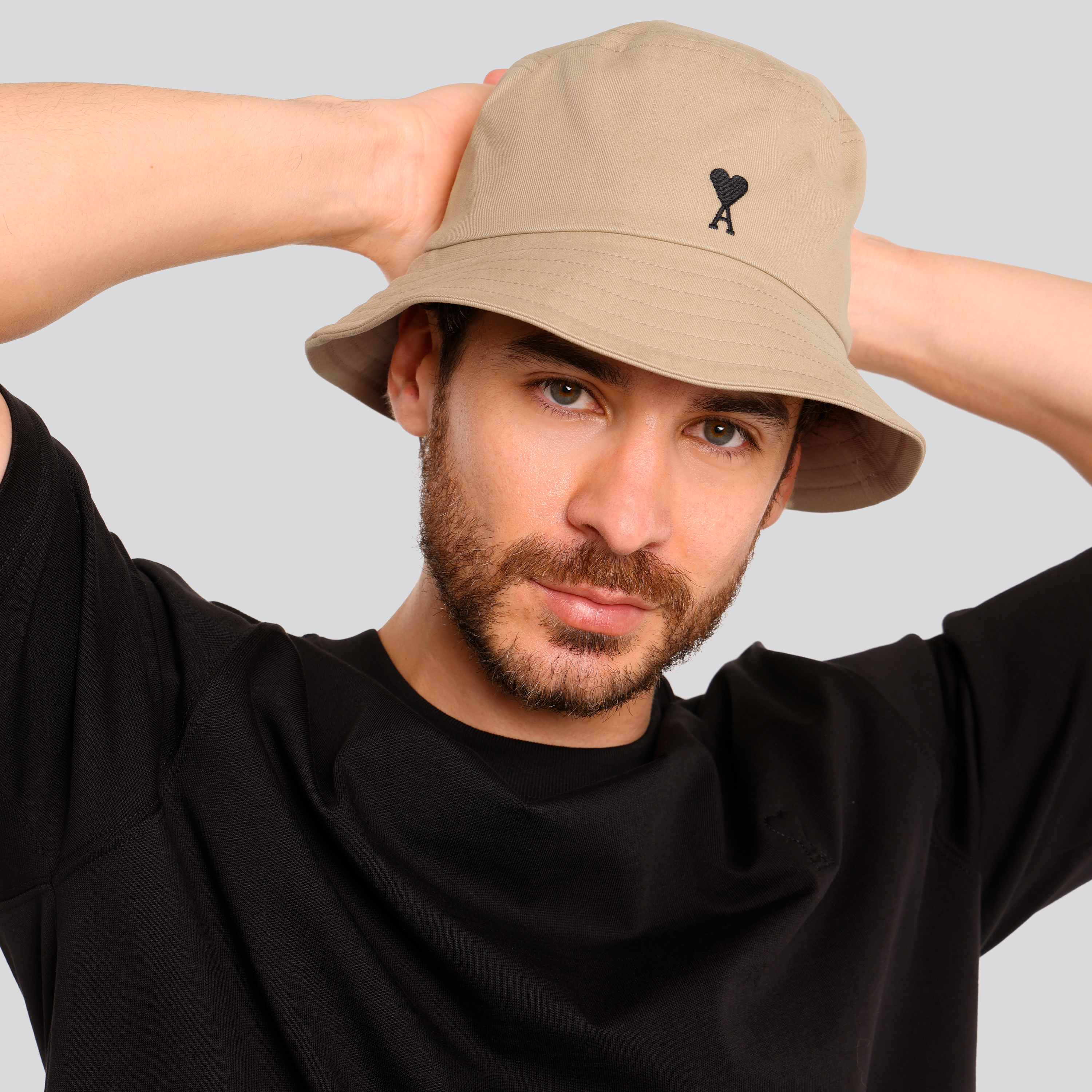 Gorro Beige Ami Paris Coeur