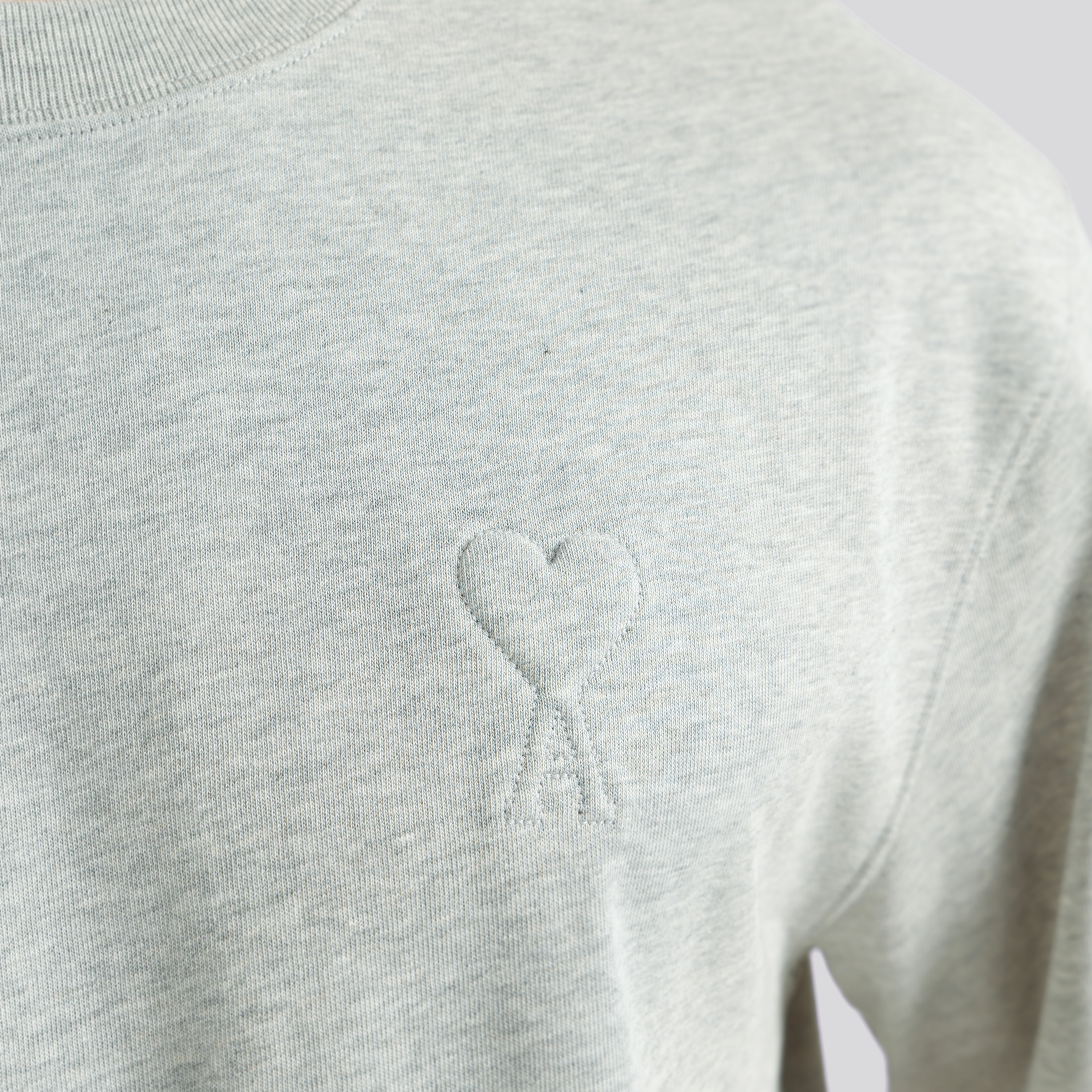 Camiseta Gris Ami Paris Tonal Embossed