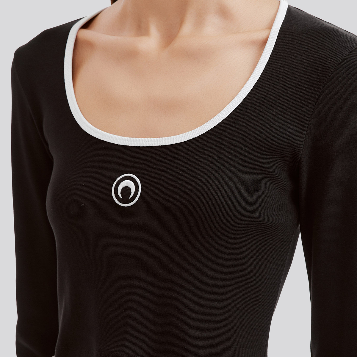 Top Cropped Negro - Blanco Marine Serre Moon Logo Manga Larga