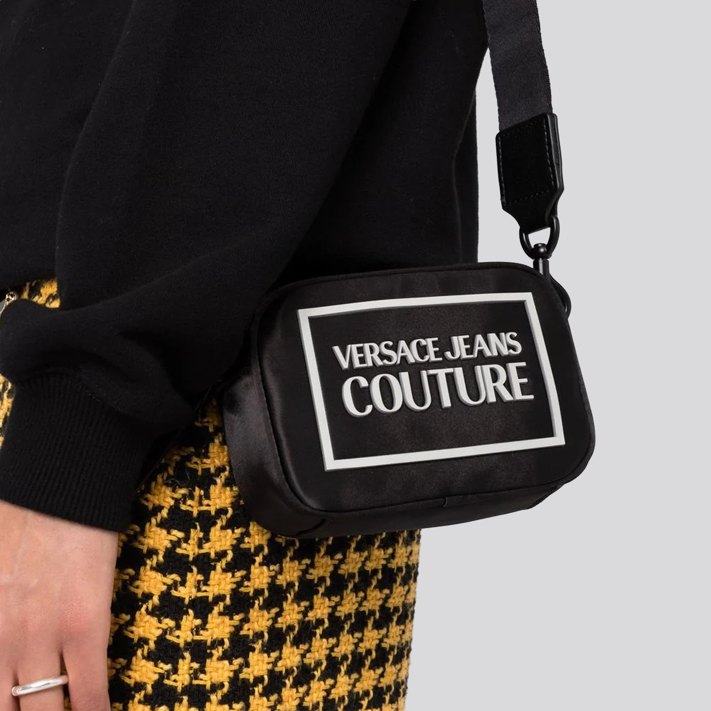 Bolso Negro Versace Jeans Couture Logo