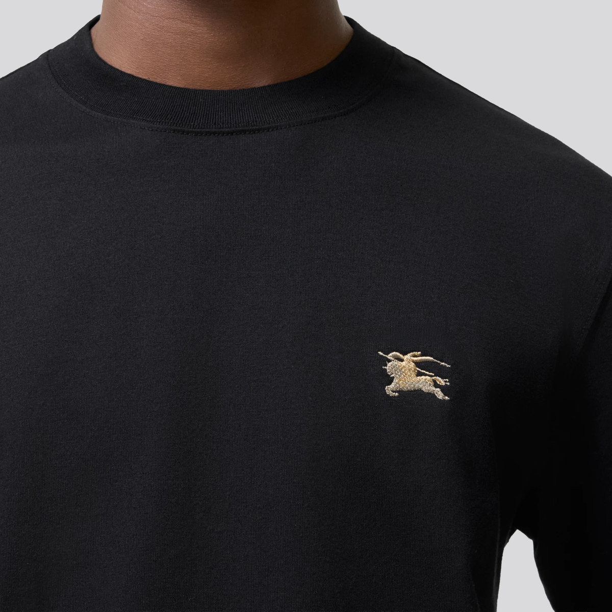 Camiseta Negra Burberry Gold Horse Embroidered