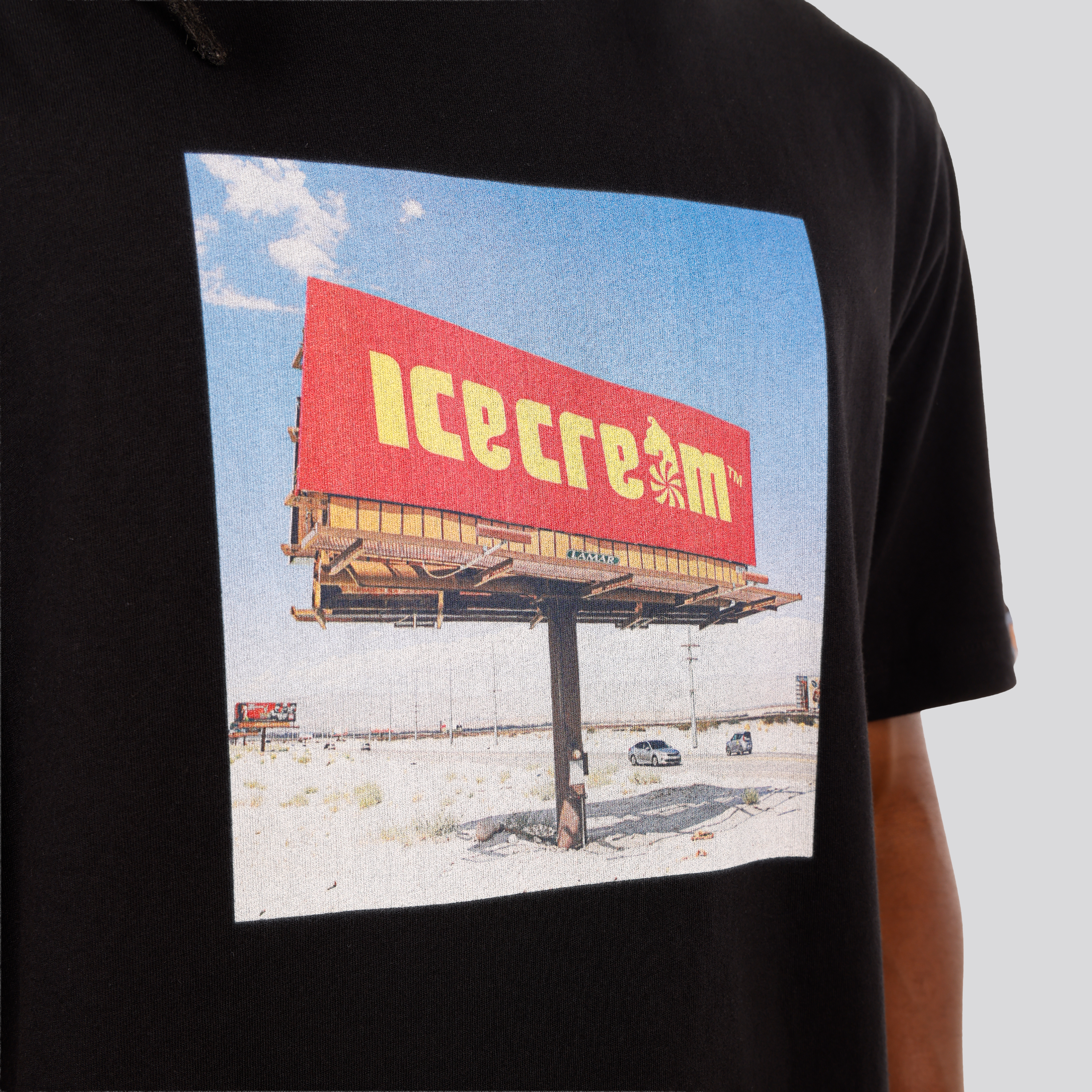 Camiseta Negra ICECREAM Billboard