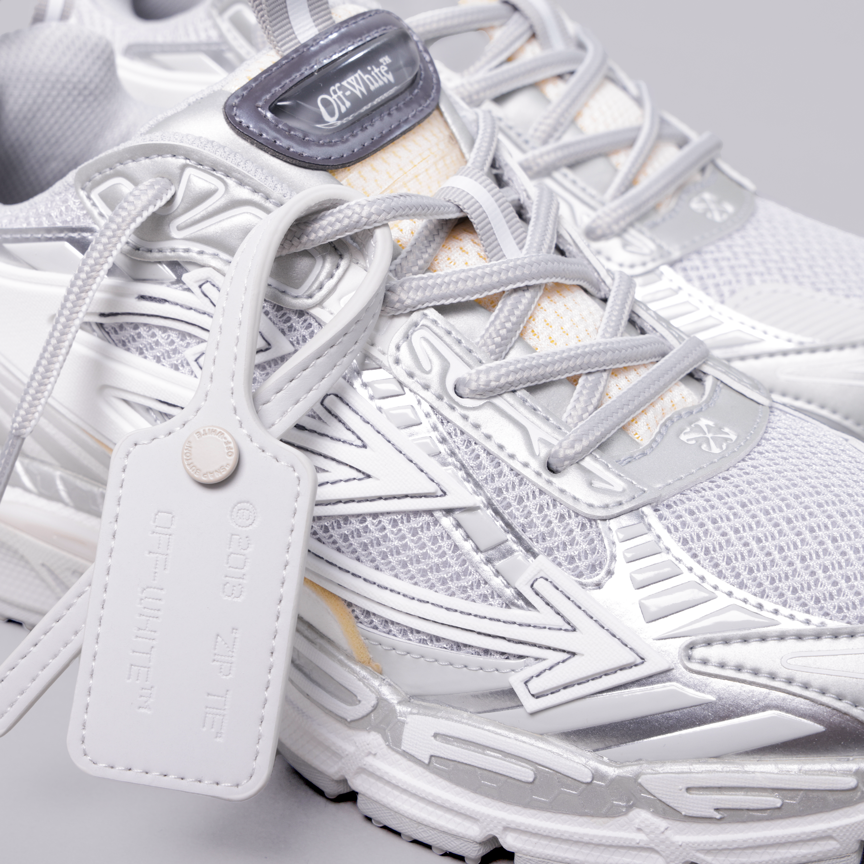 Sneakers Gris Off-White "Be Right Back"