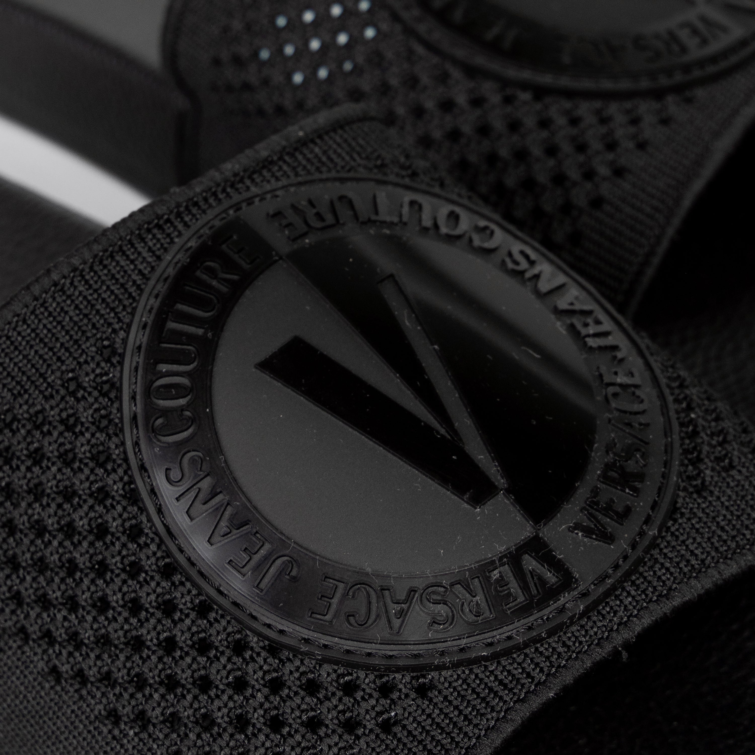 Sandalias Negras Versace Couture V Circle Logo