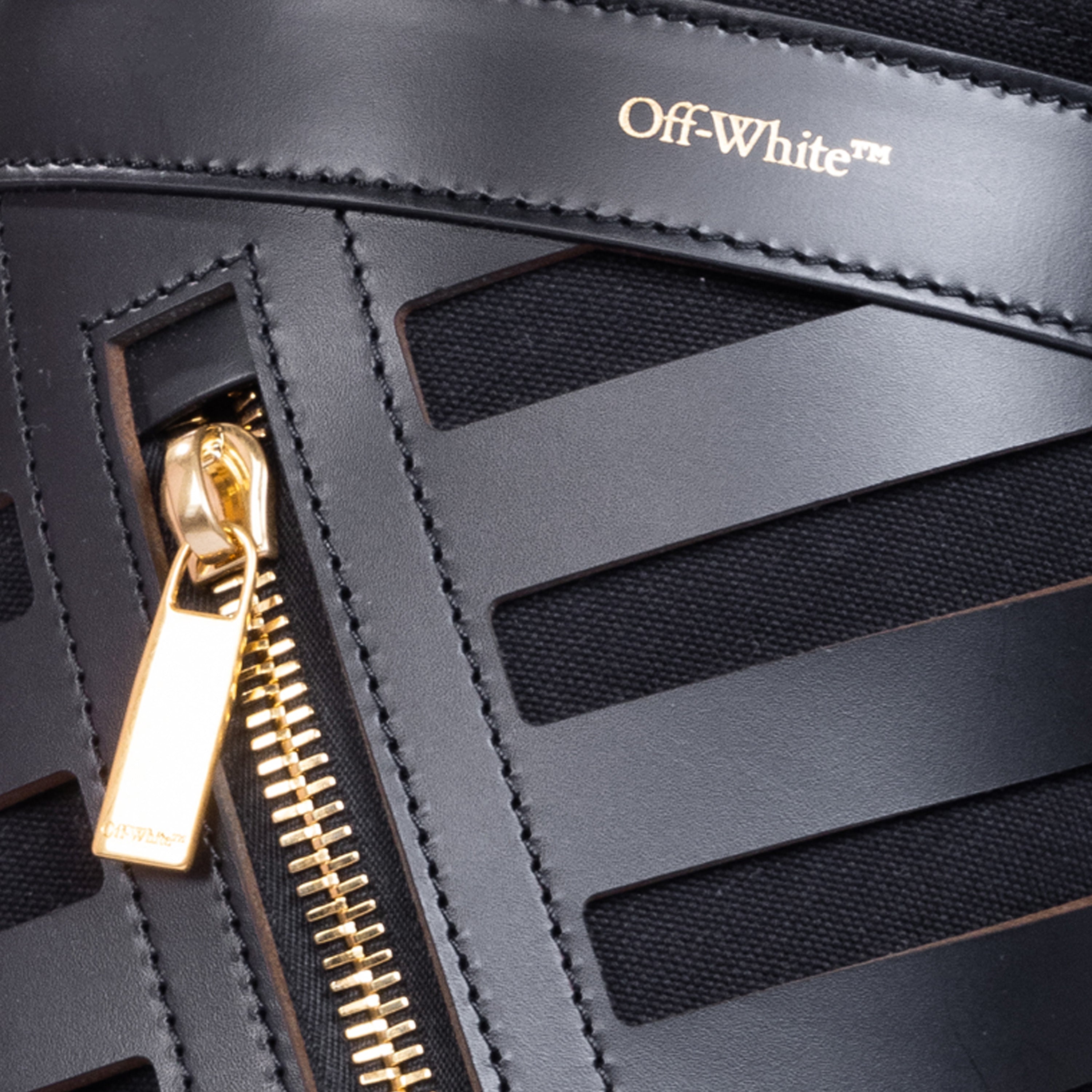Cartera Negra Off-White Cut-Out Diag Bucket