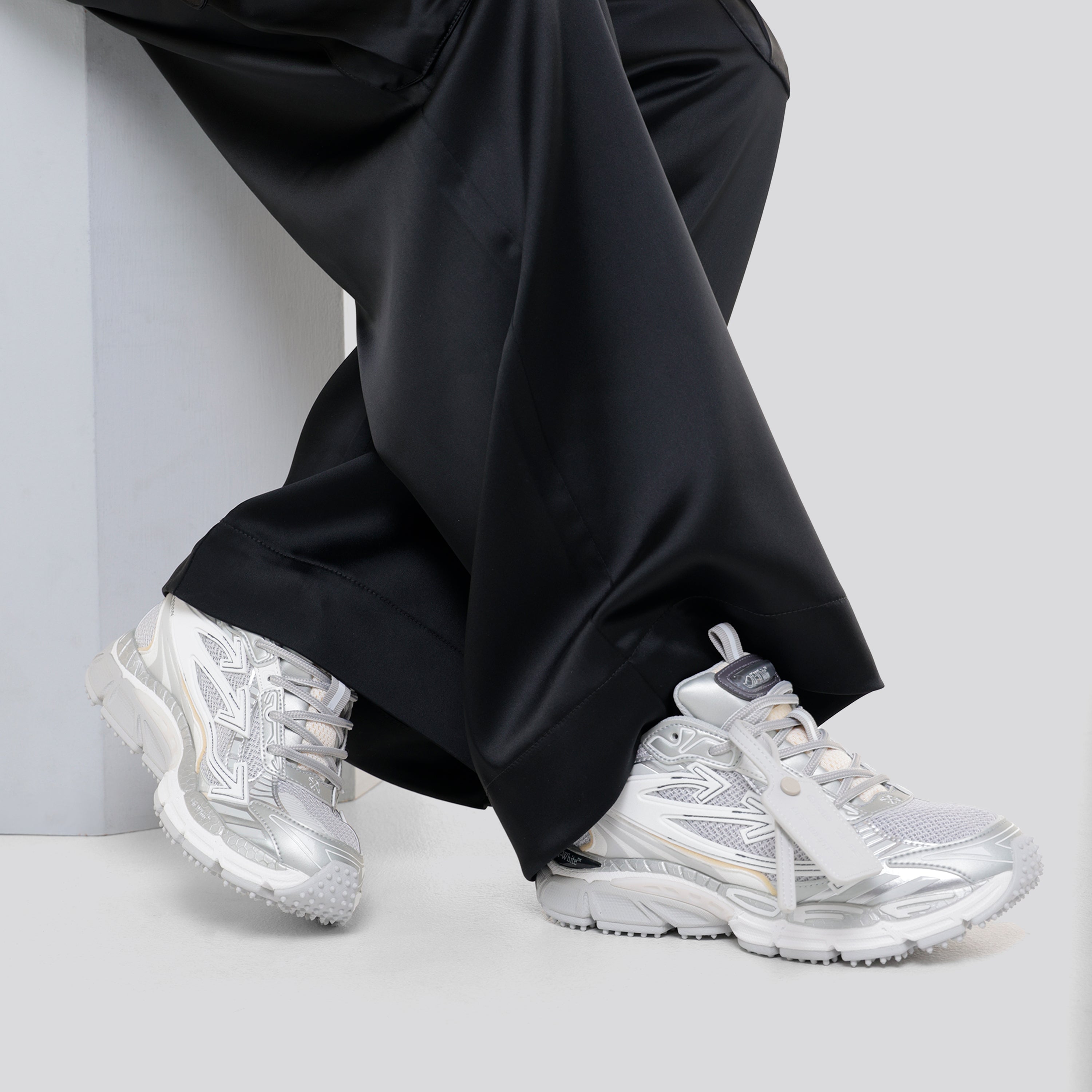 Sneakers Gris Off-White "Be Right Back"