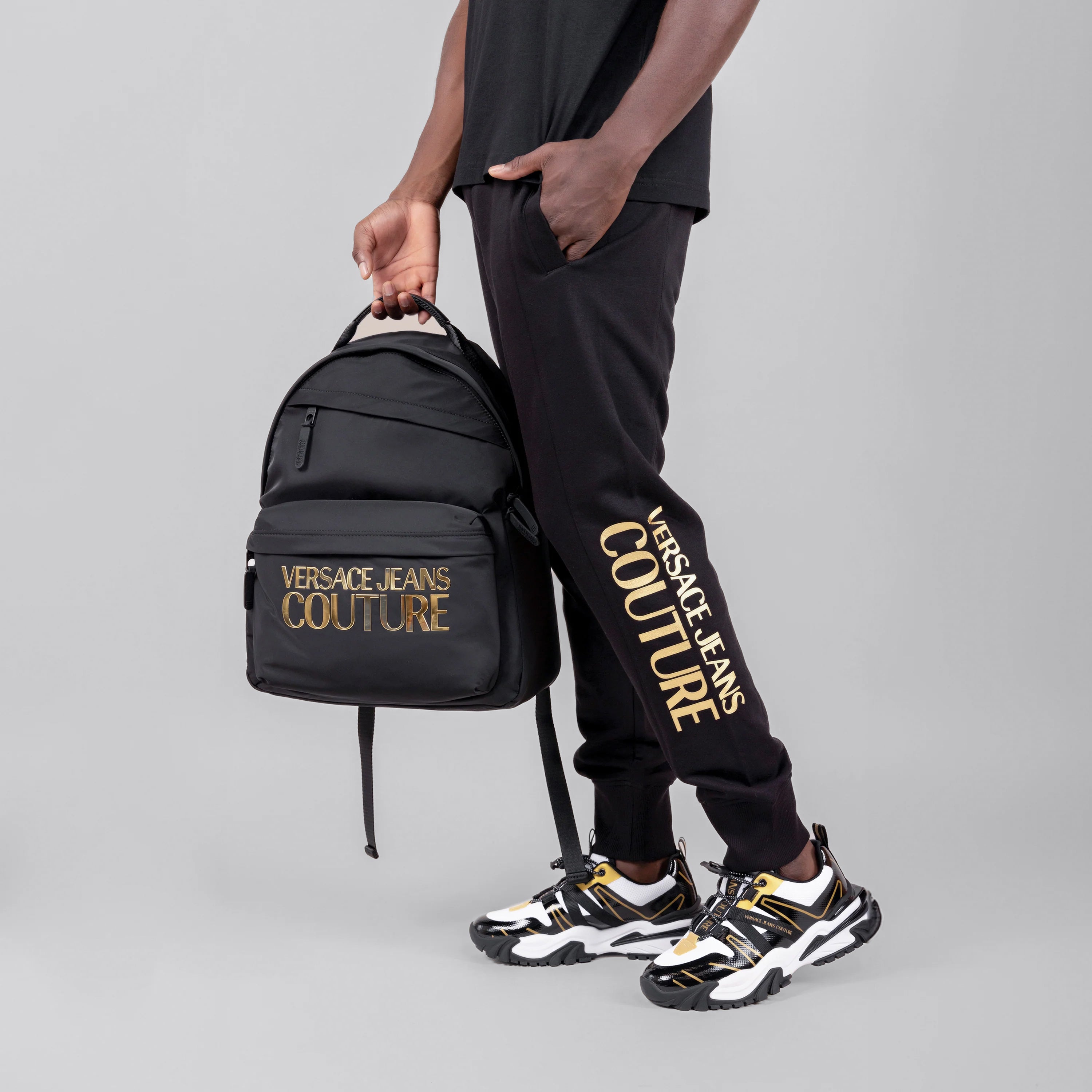 Jogger Negro Versace Couture Gold Logo