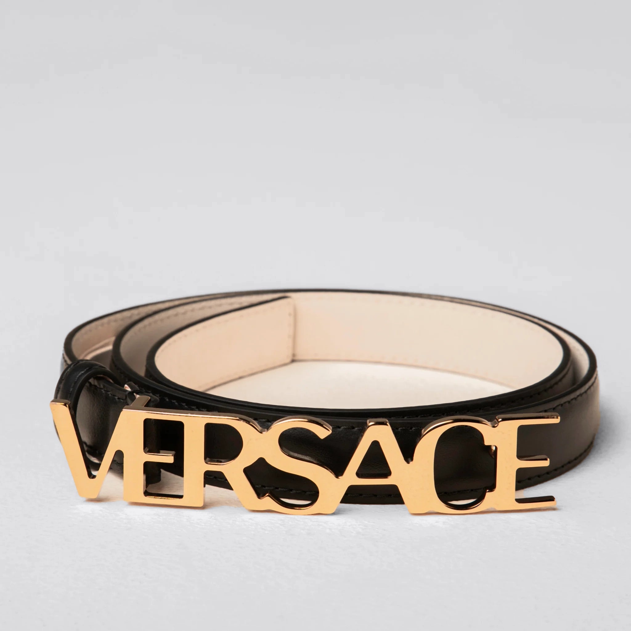 Cinturón Negro Logo Versace Dorado