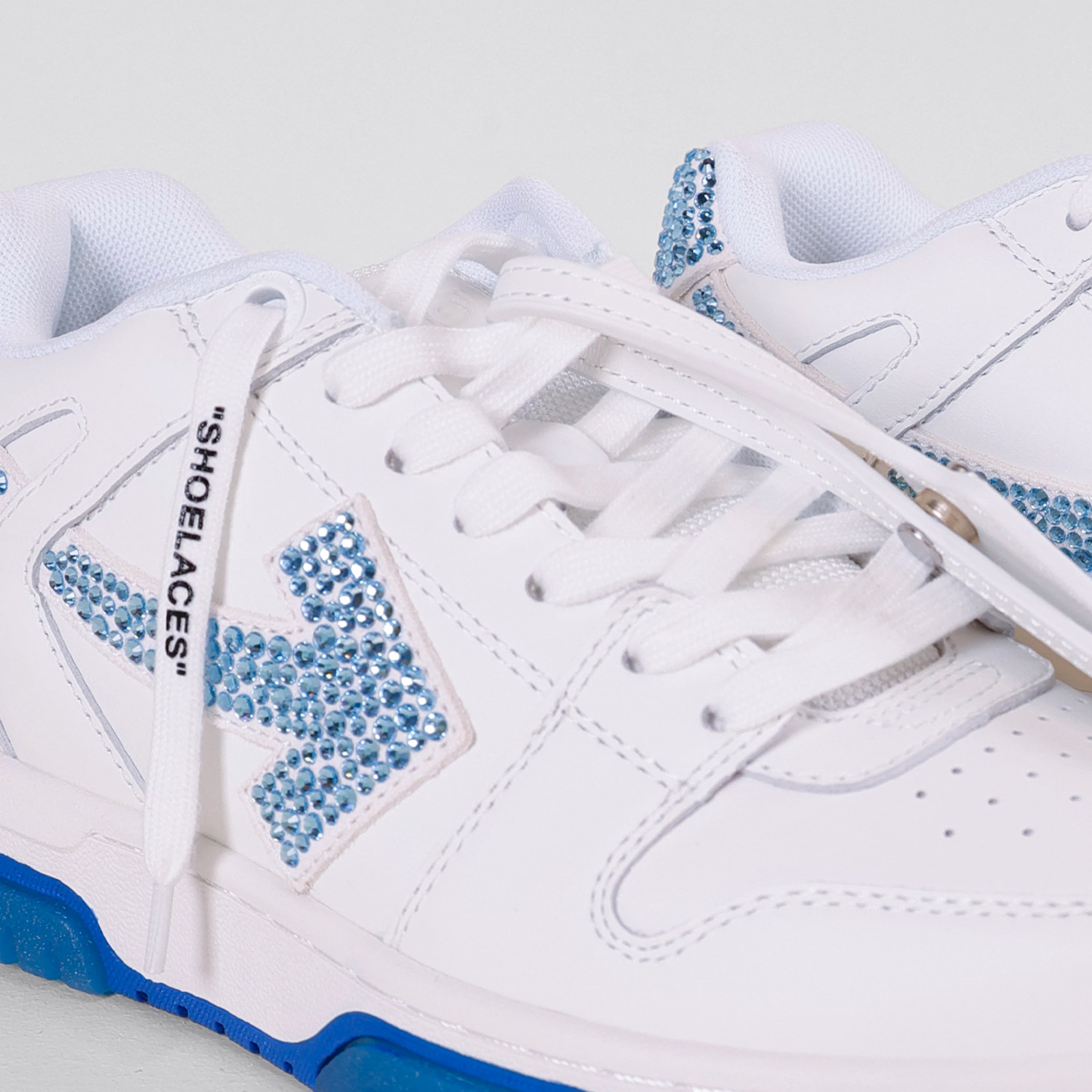 Sneakers Blanco Azul Off-White "OOO" Crystals