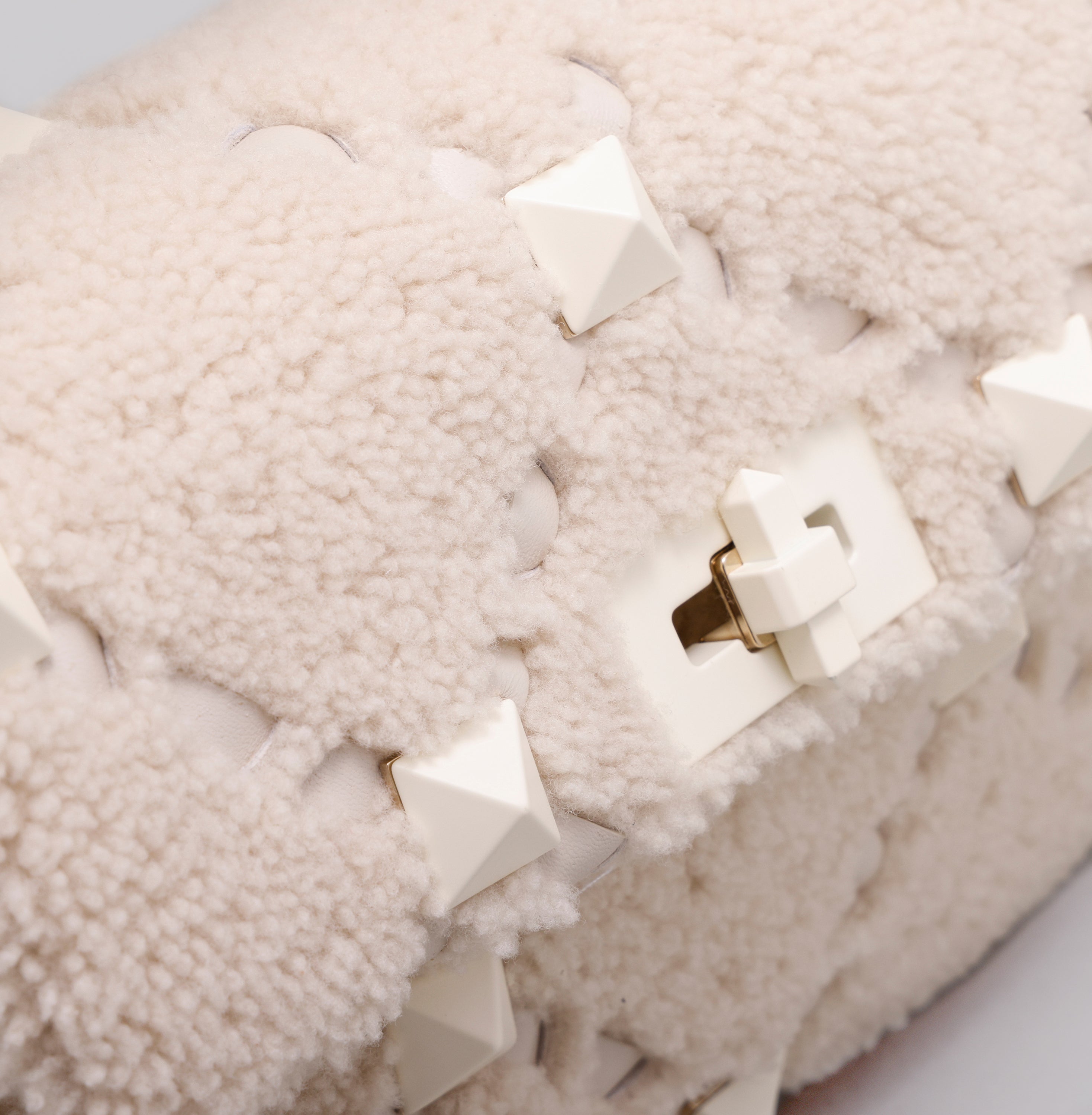 Cartera Beige Valentino Roman Stud