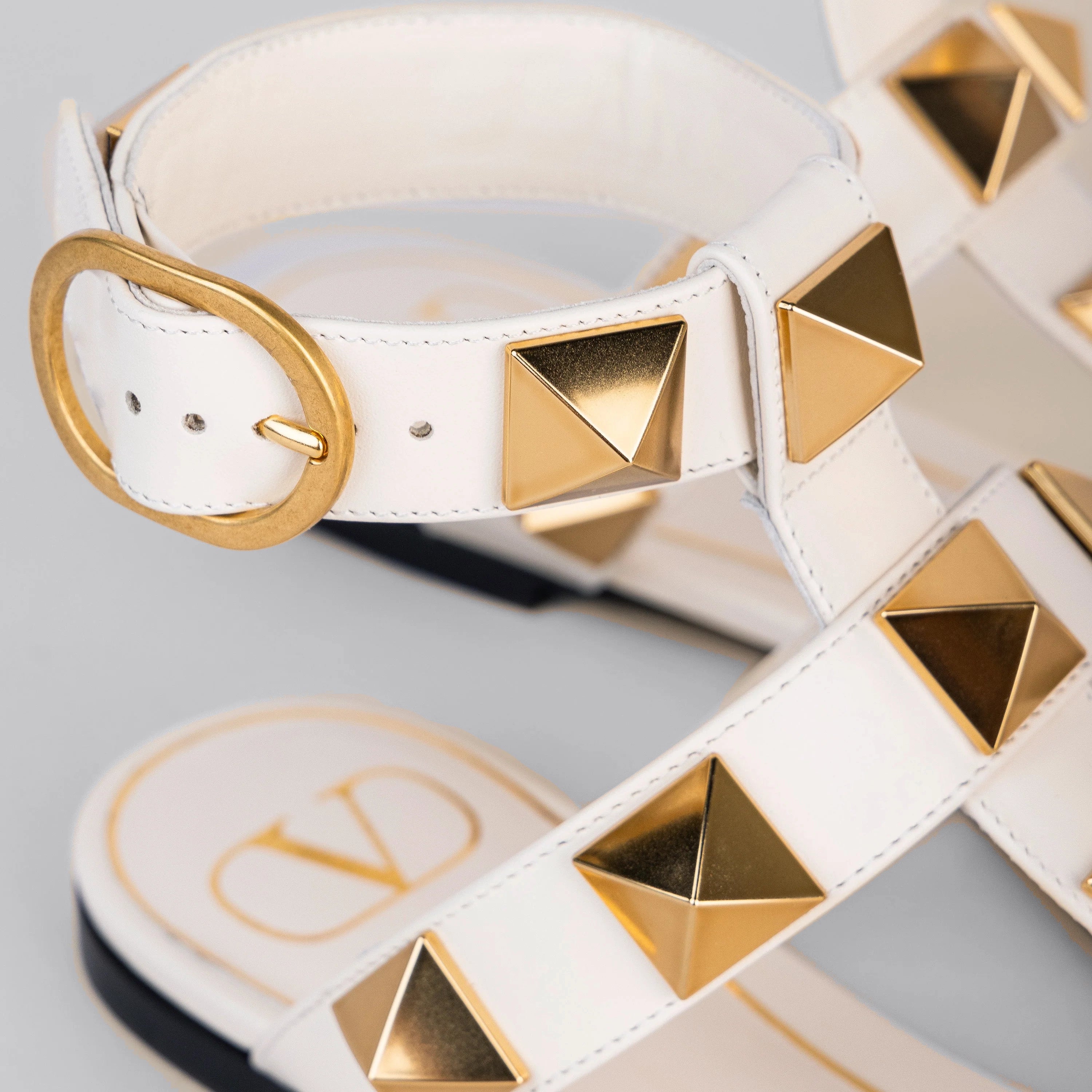Sandalias Blancas Valentino Antique Brass