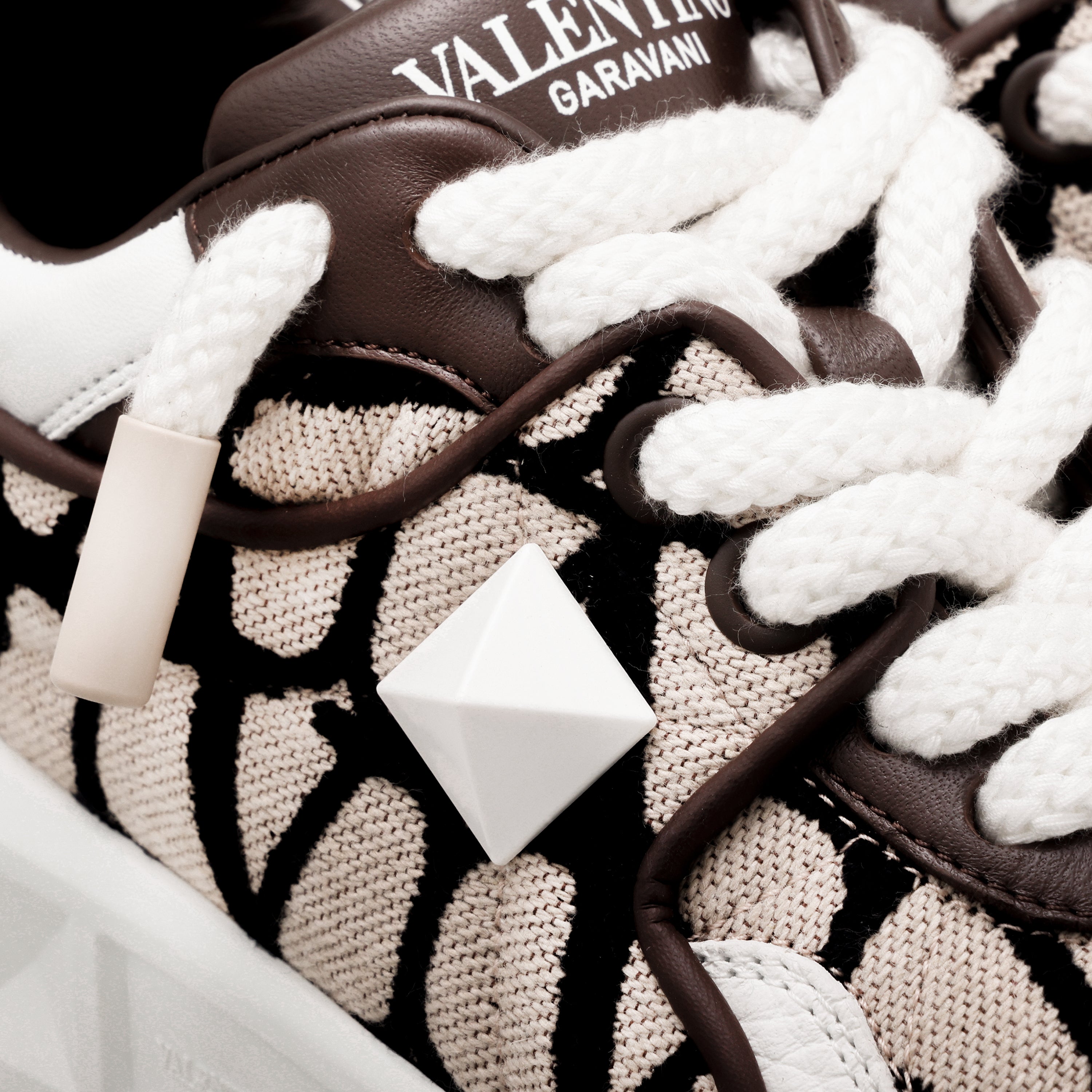 Sneakers Beige Café Valentino One Stud V Monogram