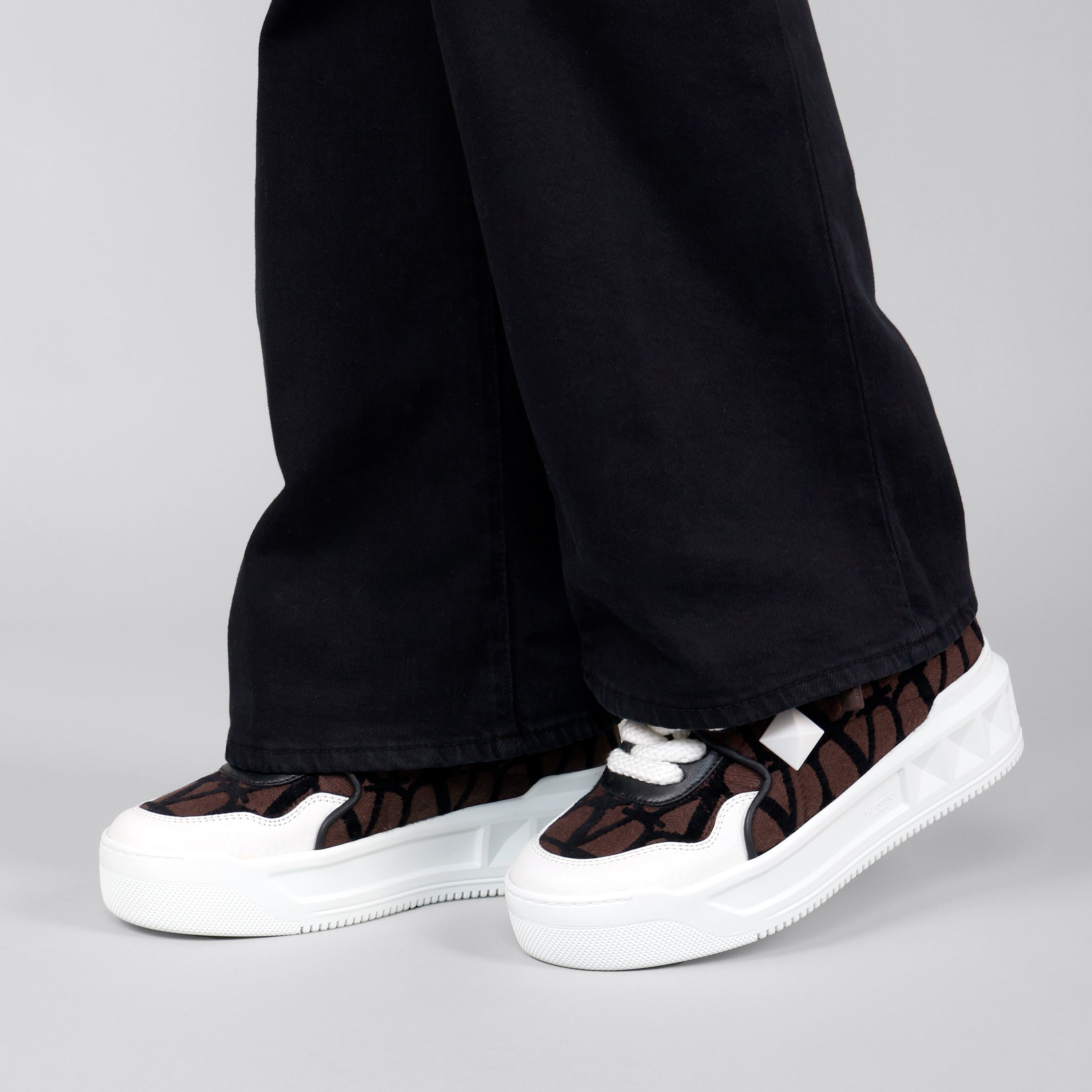 Sneakers Café Negro Valentino One Stud V Monogram