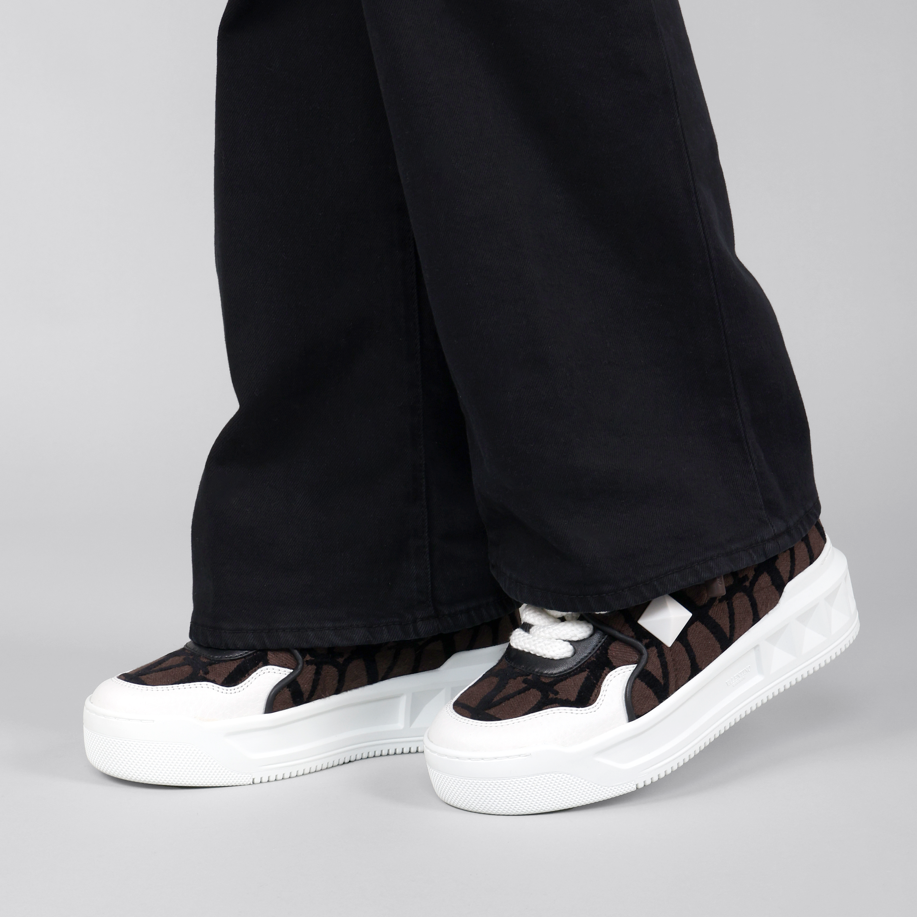 Sneakers Café Negro Valentino One Stud V Monogram