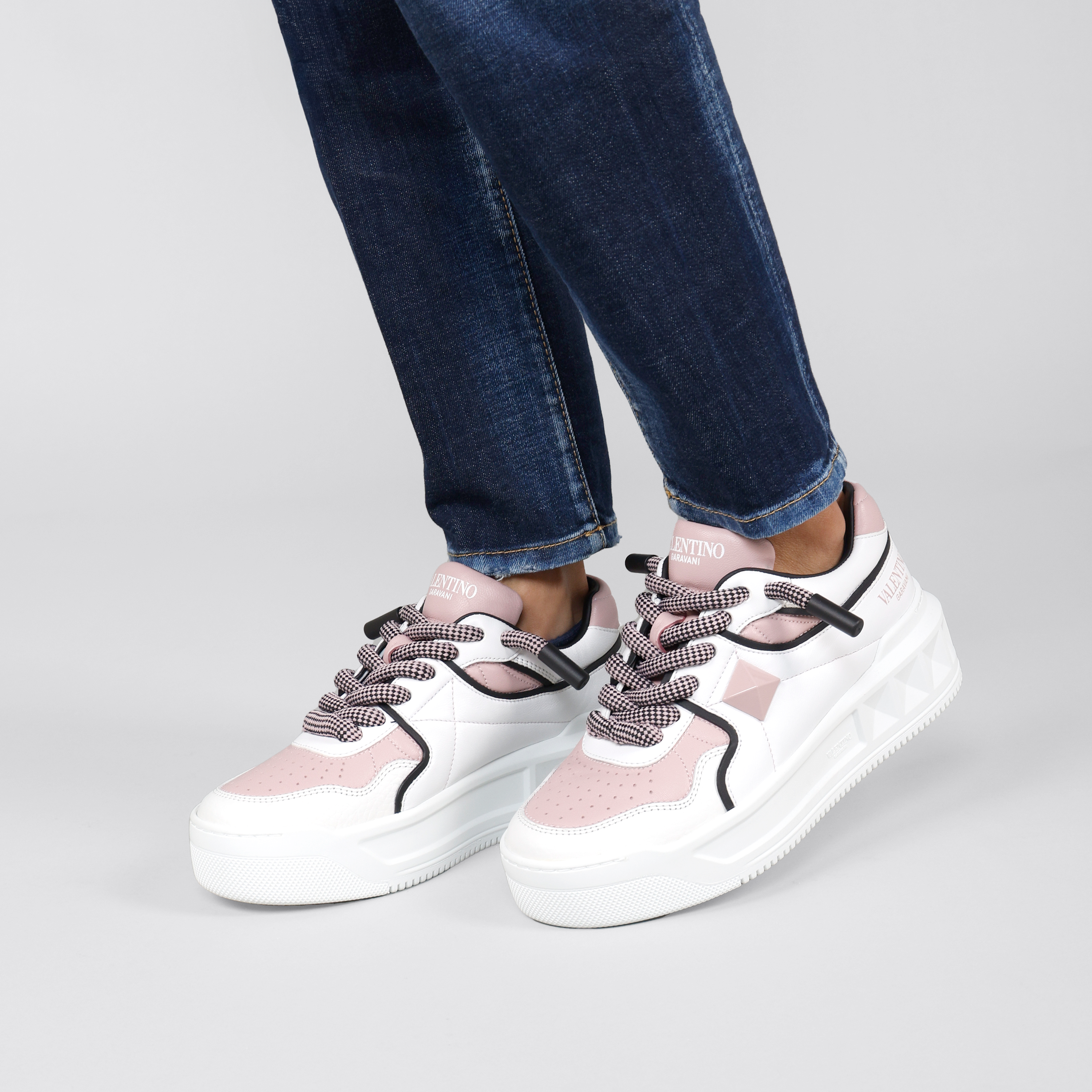 Sneakers Blancos Rosado Valentino One Stud