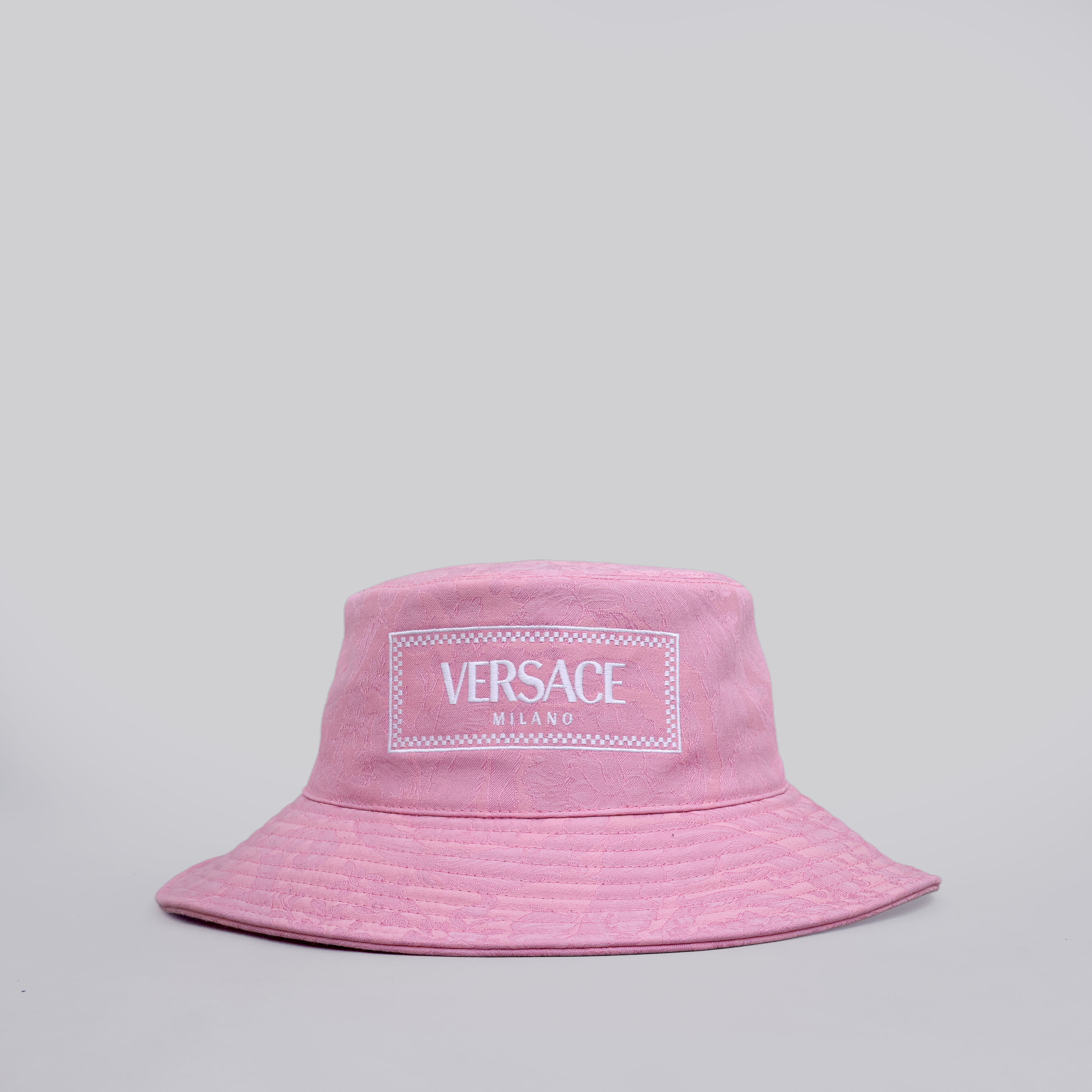 Sombrero Rosado Versace Logo