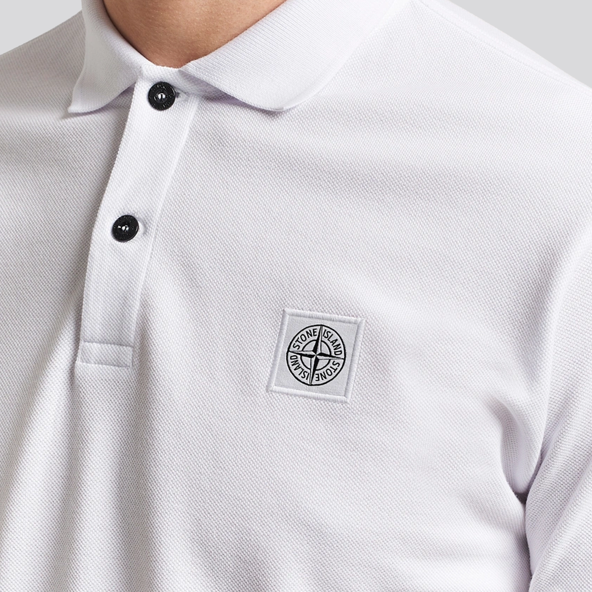 Camiseta Tipo Polo Blanca Stone Island Logo Patch