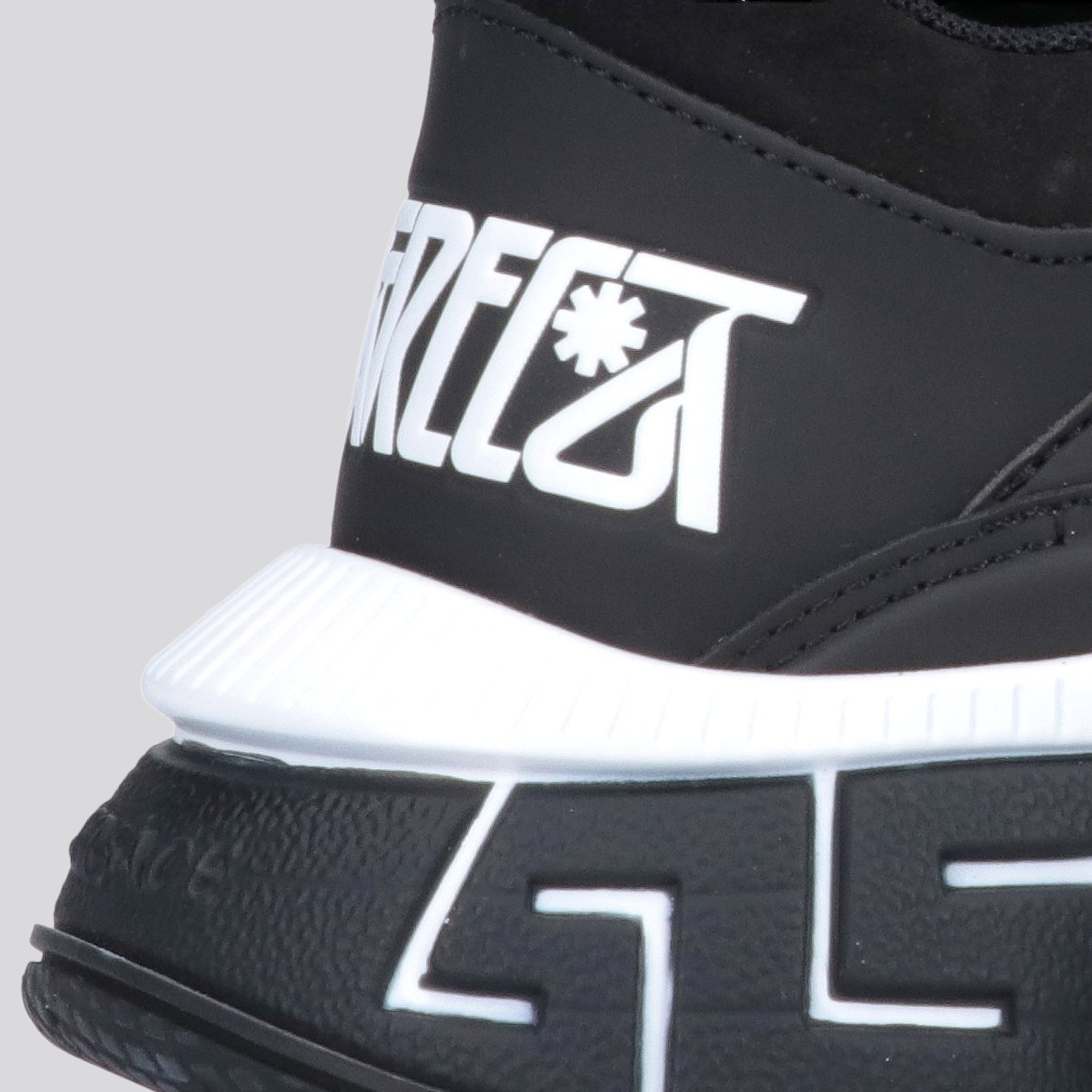 Sneakers Negros Versace Trigreca Baroque