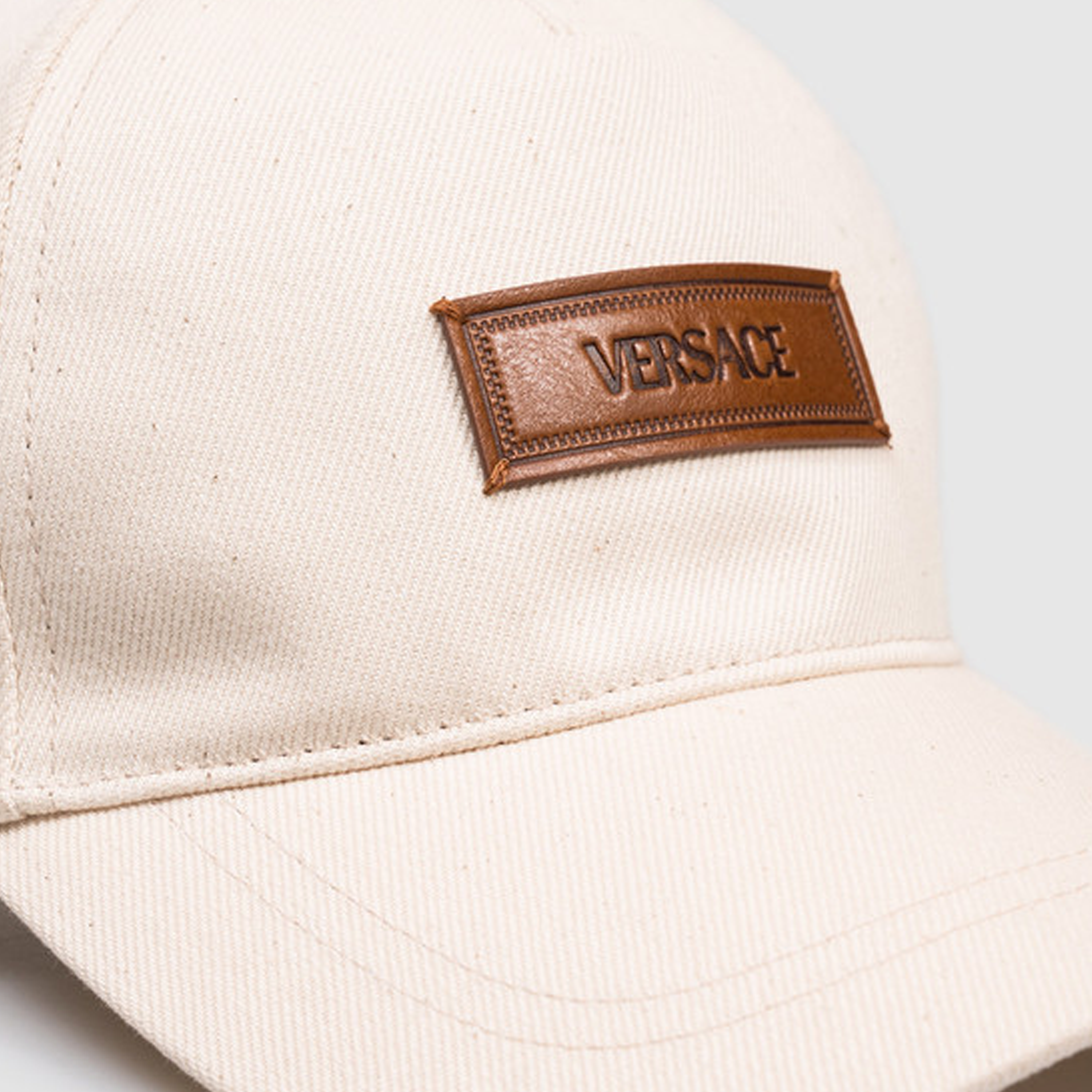 Gorra Hueso Versace Tag