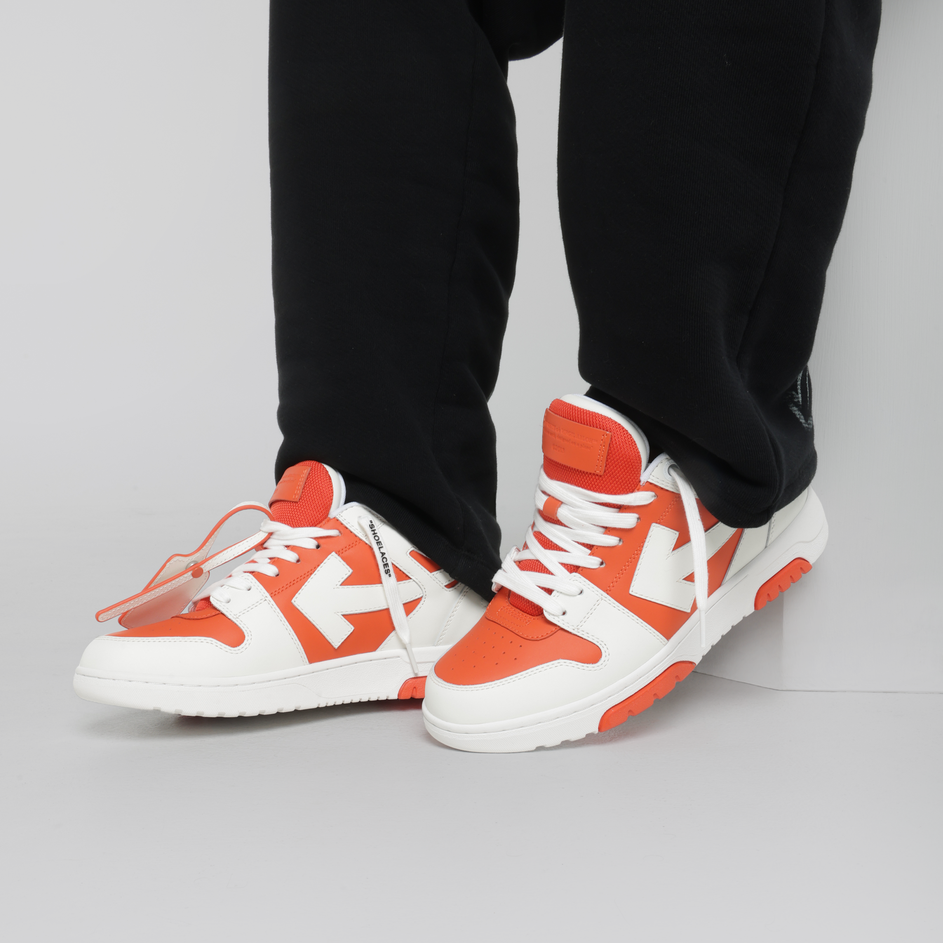 Sneakers Blancos Naranja Off White "OOO"