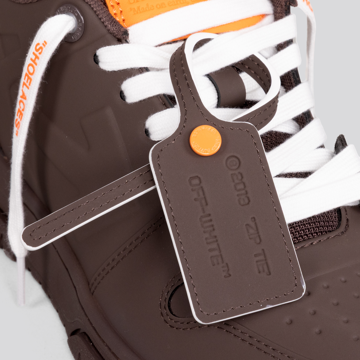 Sneakers Chocolate - Naranjas Off-White OOO Molded