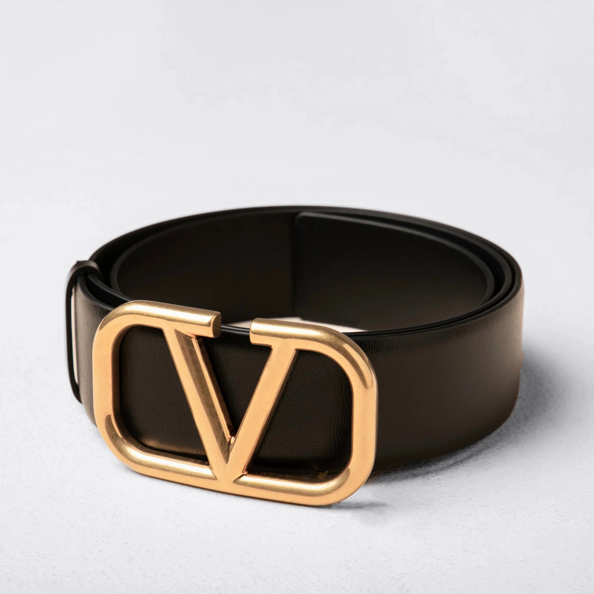 Cinturón Negro Oro Valentino Vlogo