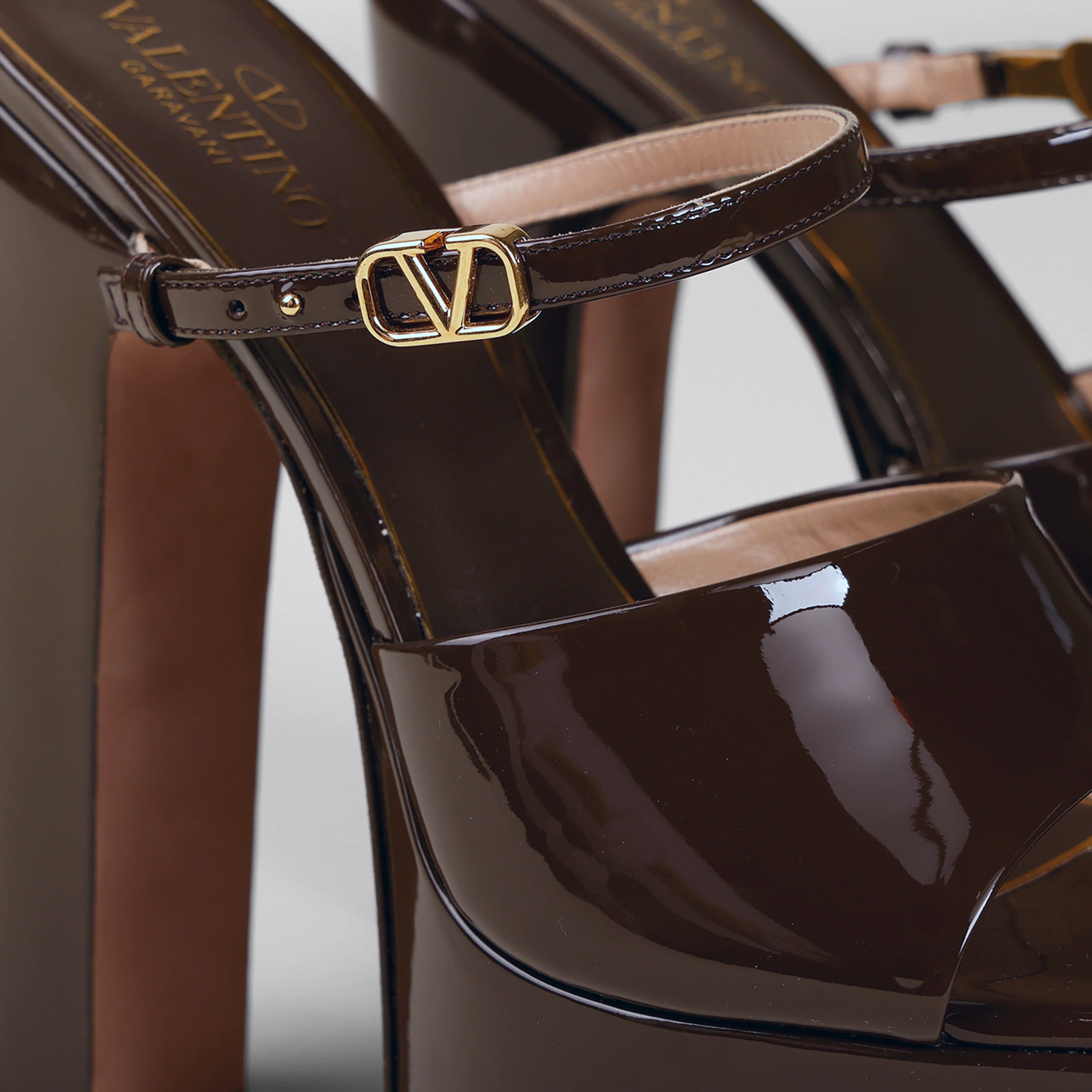 Tacones Dark Noisette Valentino Tan-go