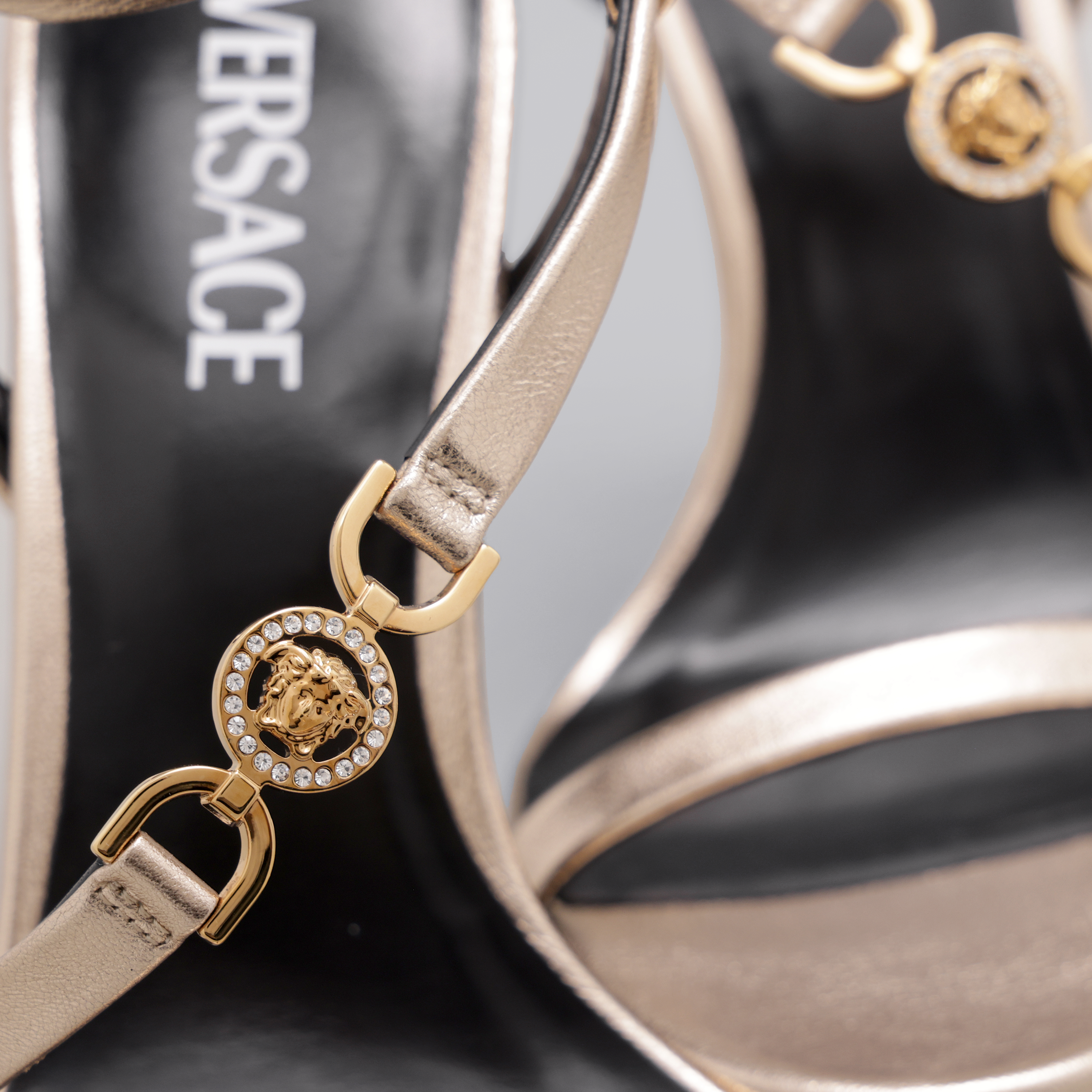Sandalias Beige Versace