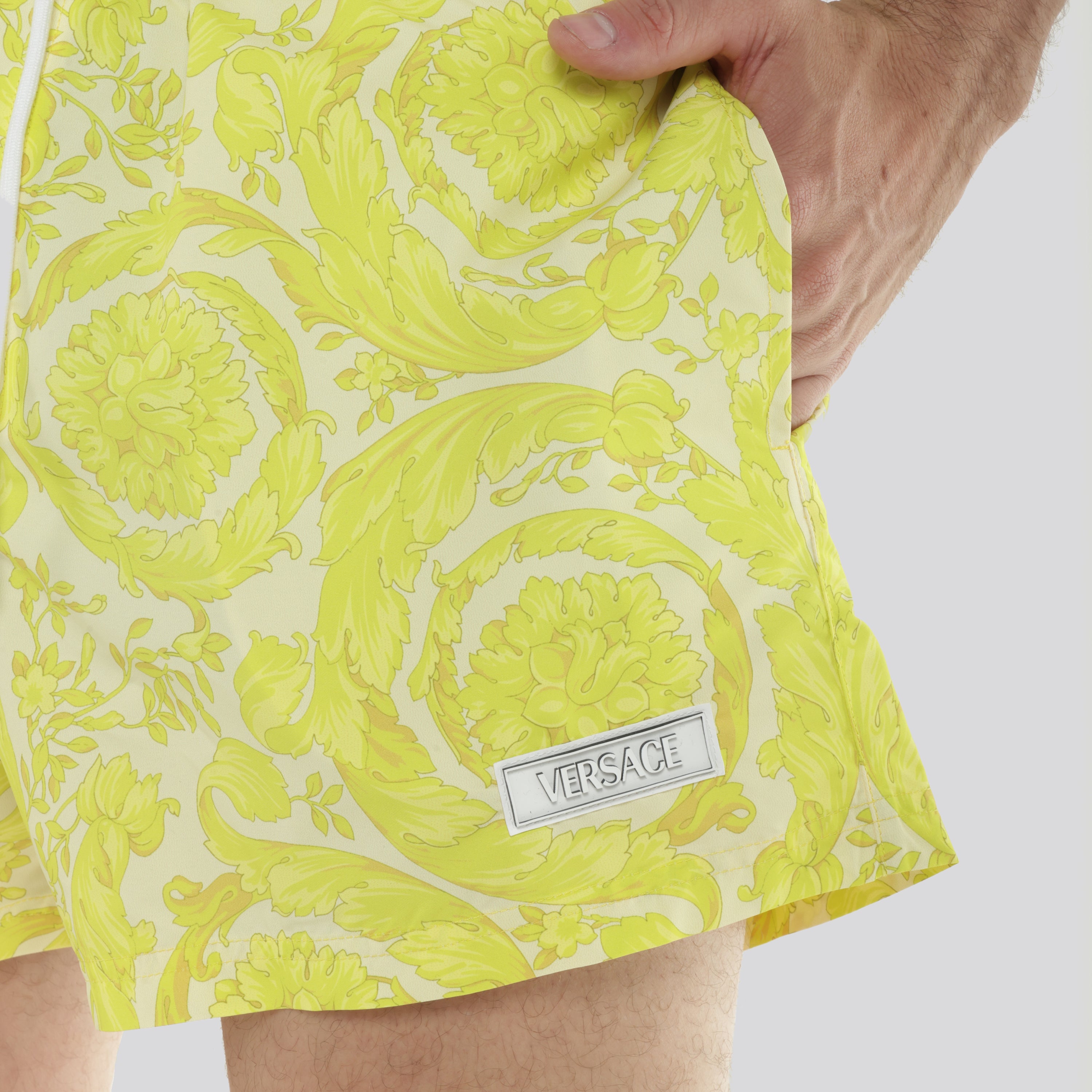 Pantaloneta Amarilla Versace Boroco