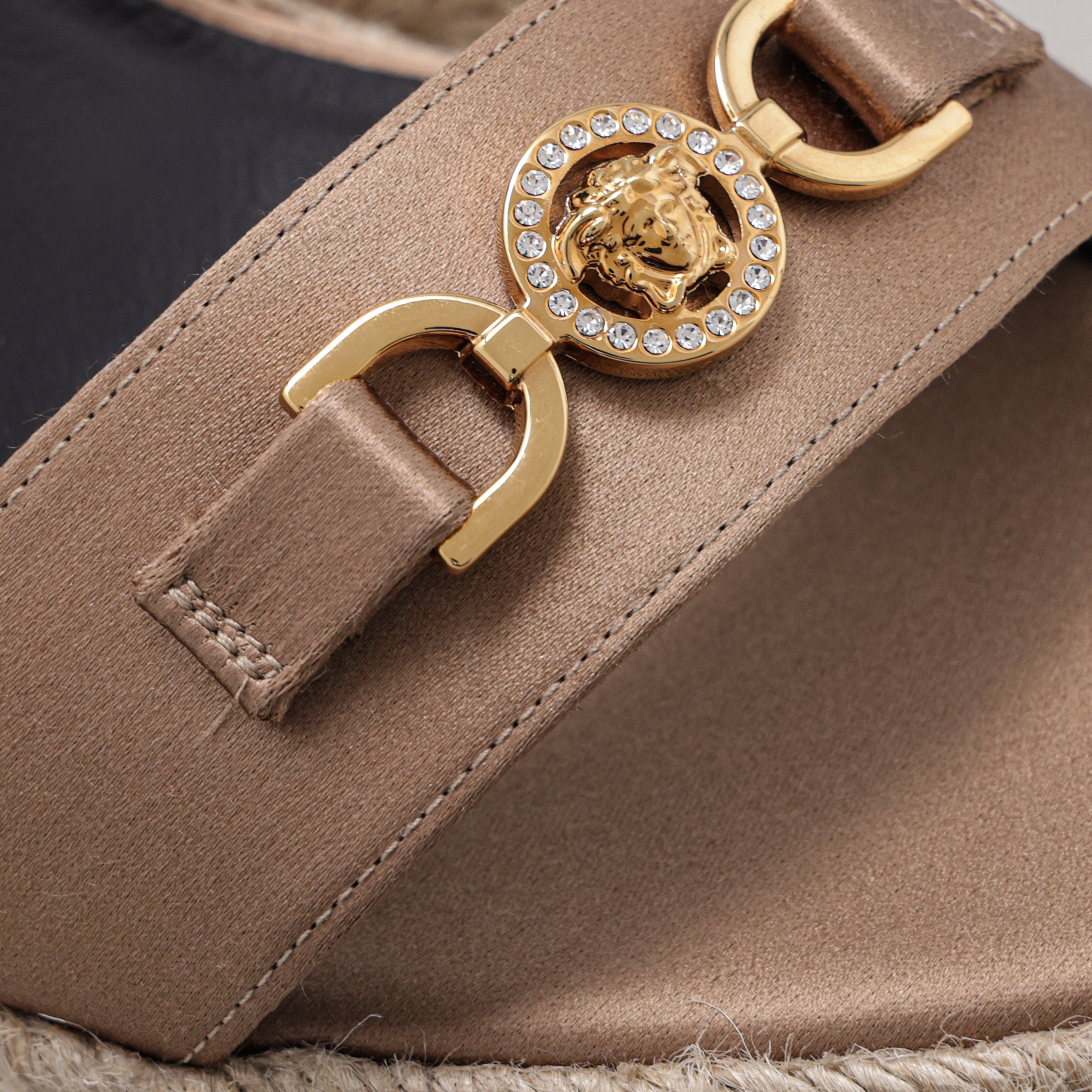 Sandalias Beige Versace Medusa Plaque