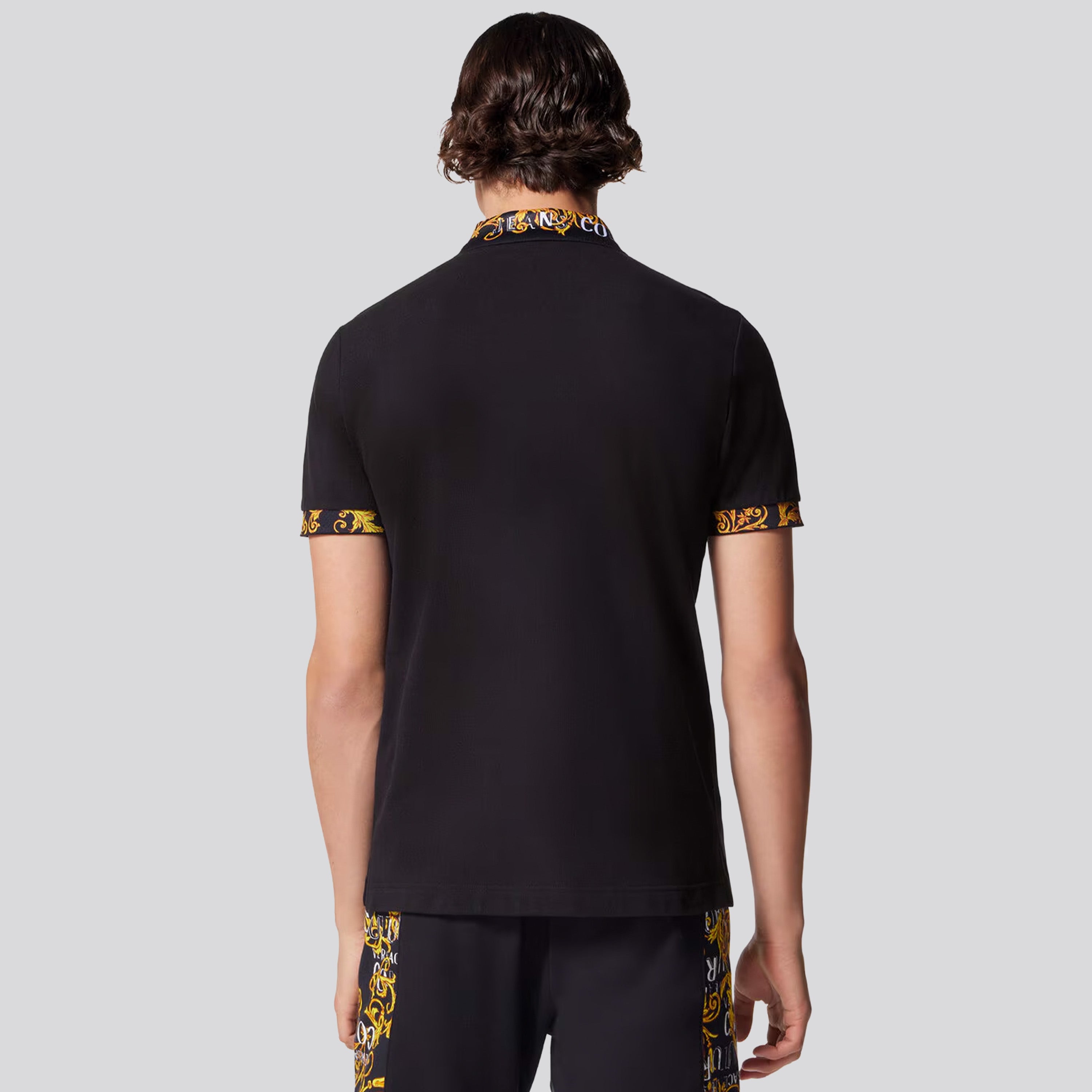 Camiseta Negra Versace Jeans Couture Baroque Neck