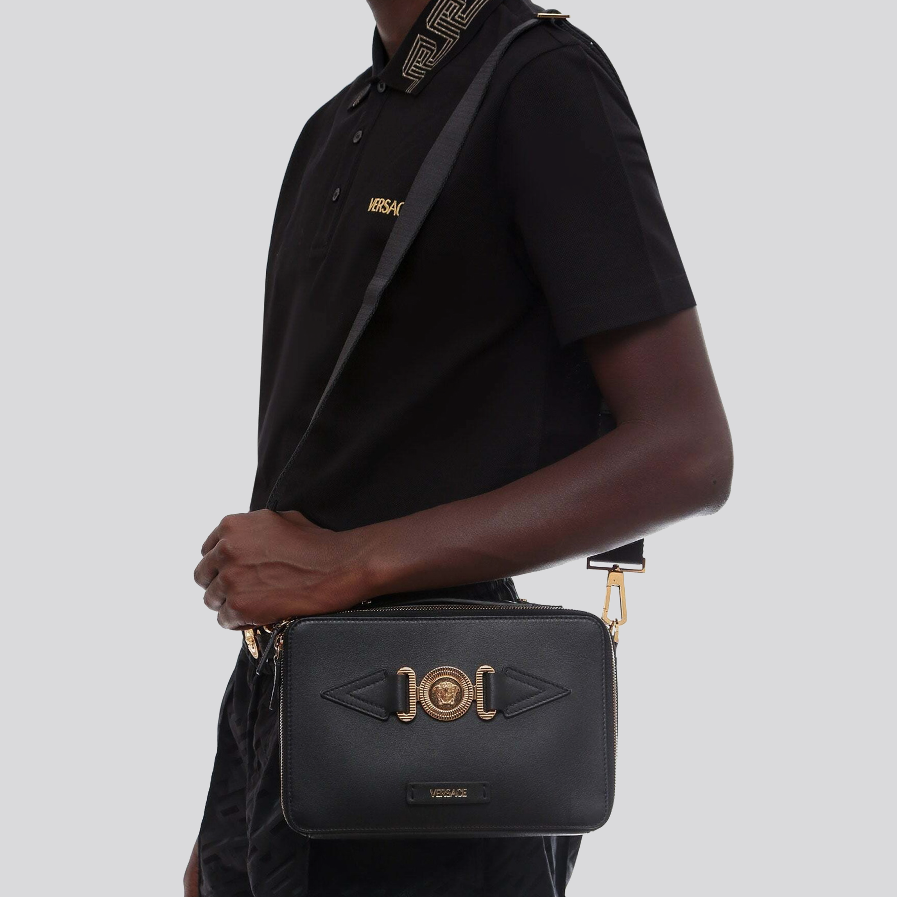 Bolso Negro Versace Medusa Mini Plaque