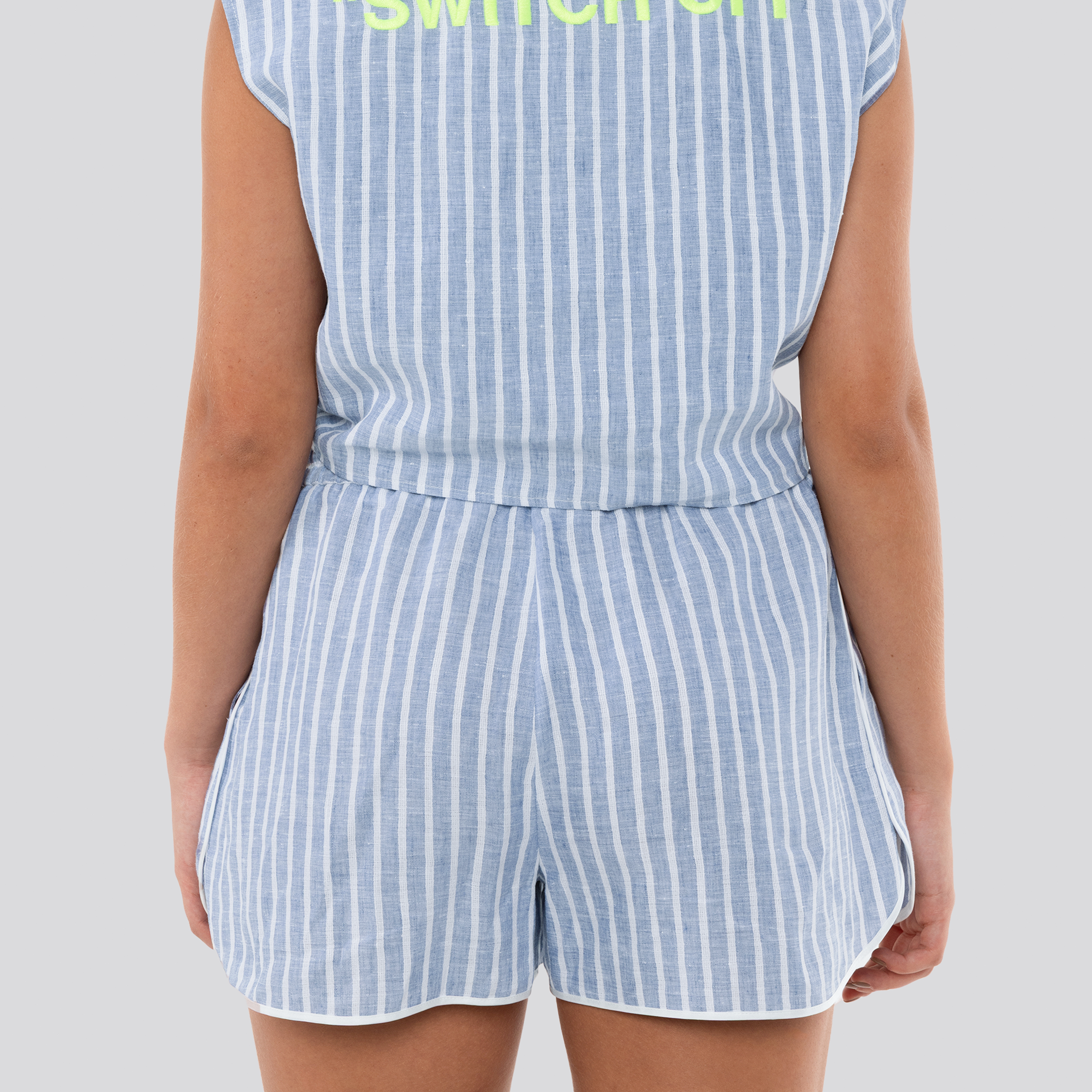 Short Celeste Off-White Striped
