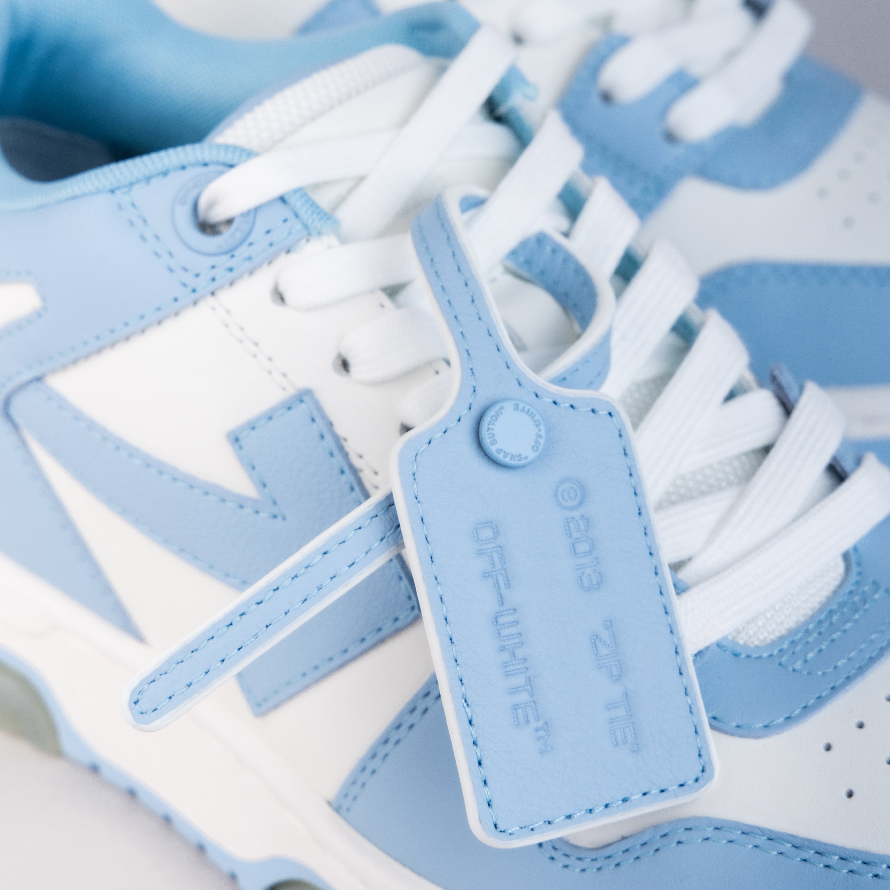 Sneakers Celeste Blanco Off-White "OOO" W