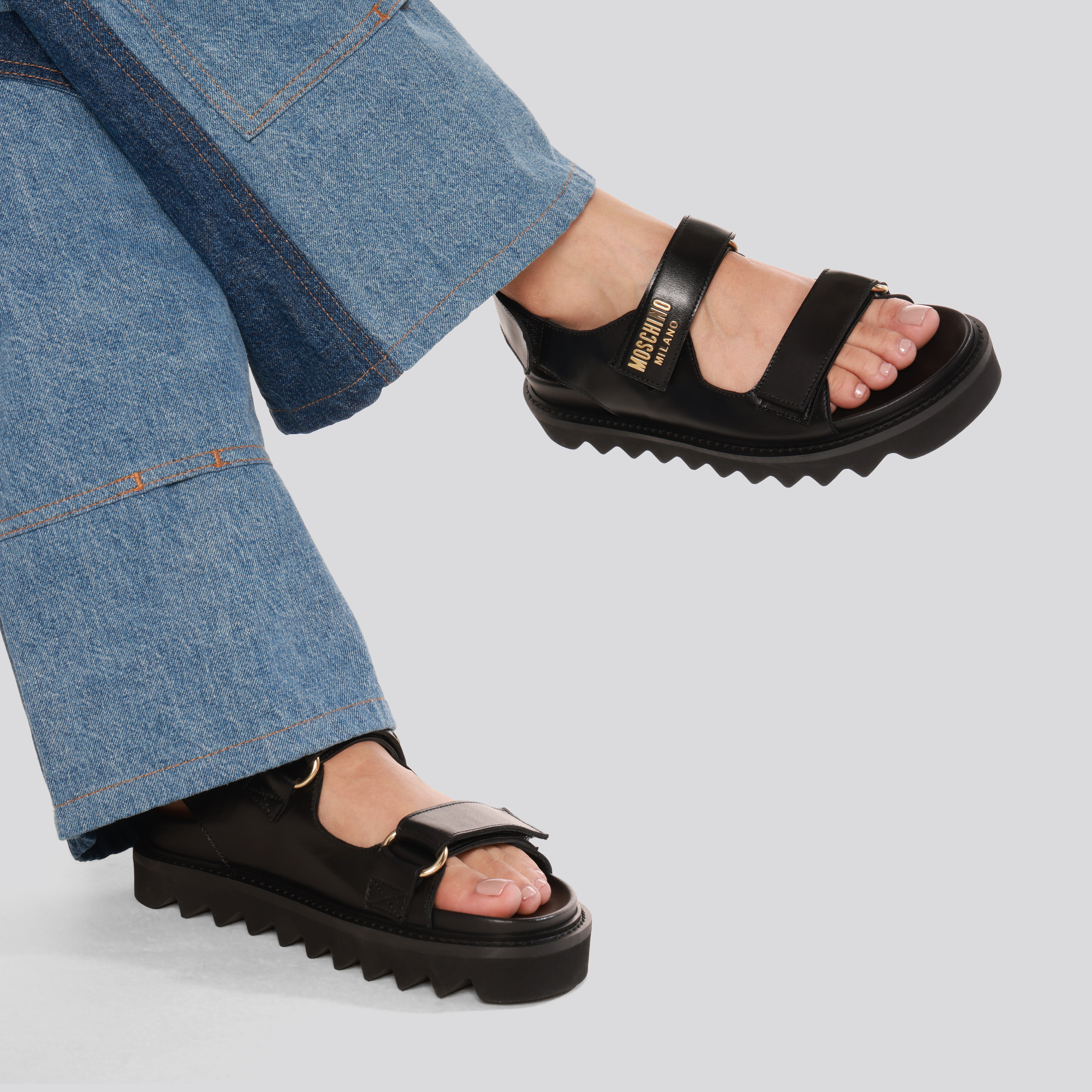 Sandalias Negras Moschino Milano