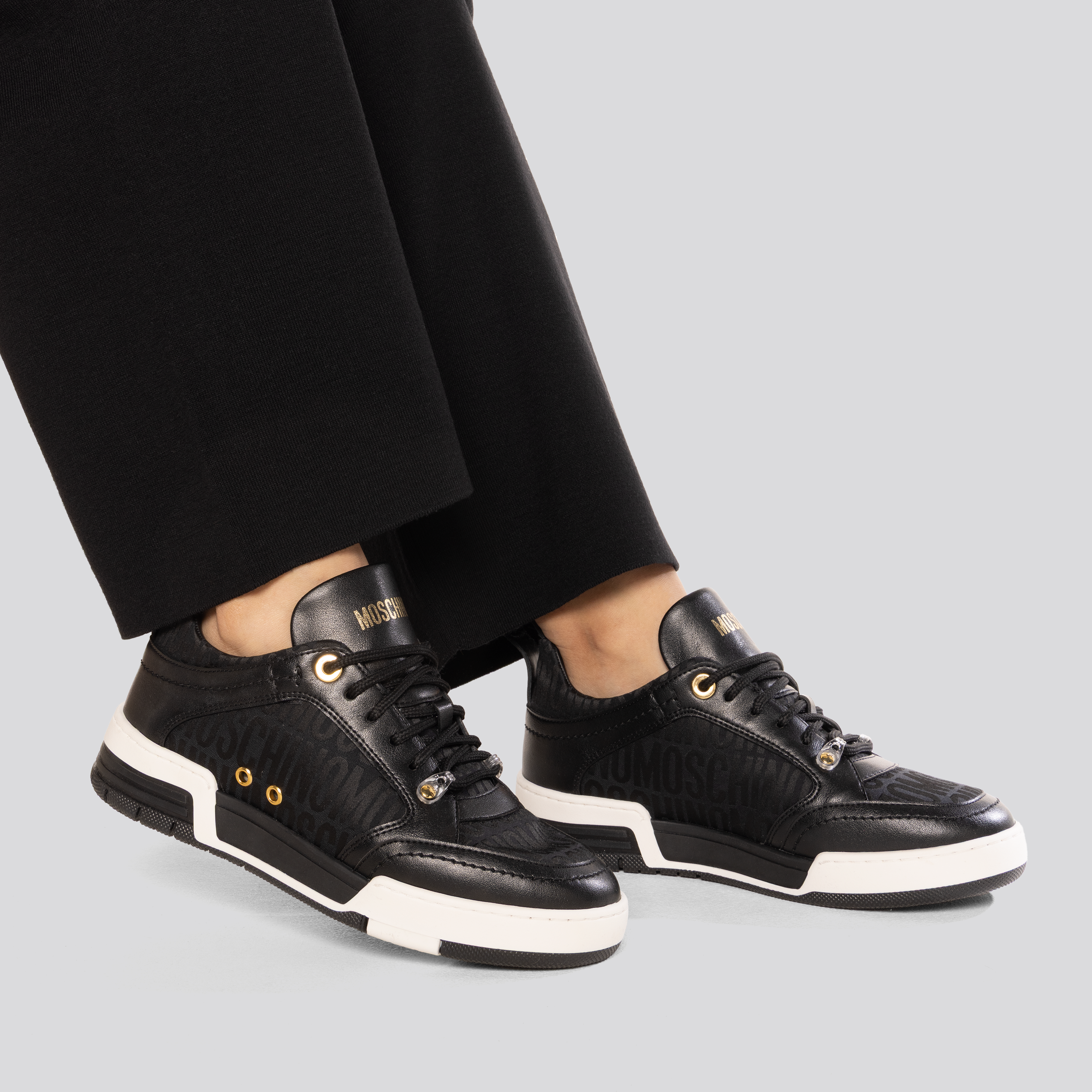 Sneakers Negros Moschino Gold Logo