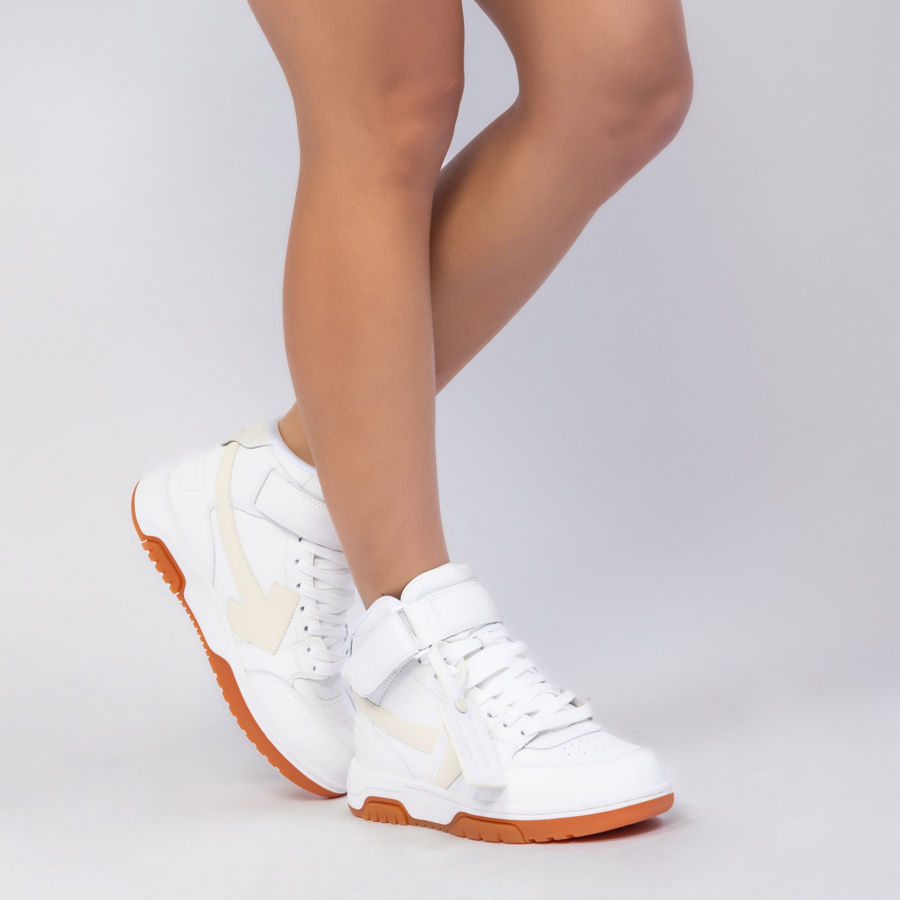 Sneakers High Top Blancos Beige Off-White "OOO"
